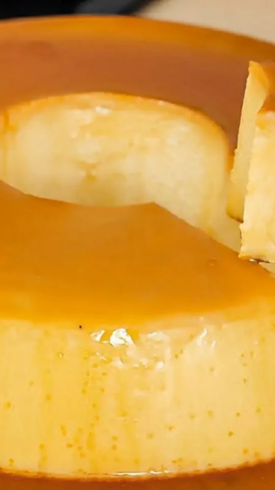 Pudim de leite ninho sem leite condensado bem firme e delicioso para servir na sobremesa