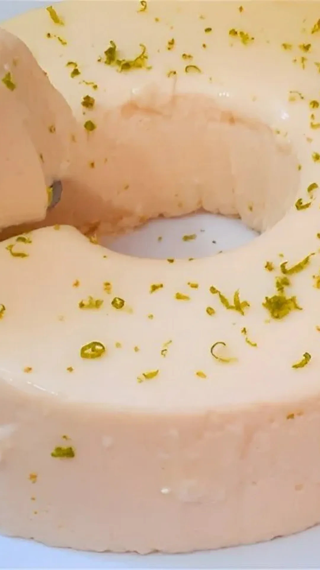Pudim de limão fácil de liquidificador é só bater todos os ingredientes e levar à geladeira