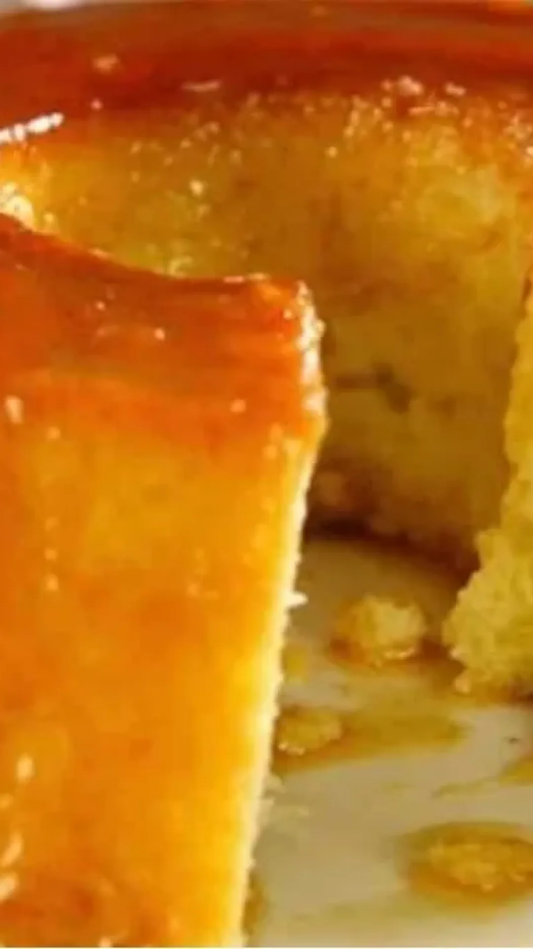 Pudim de macaxeira com coco fácil é só misturar os ingredientes e levar ao forno
