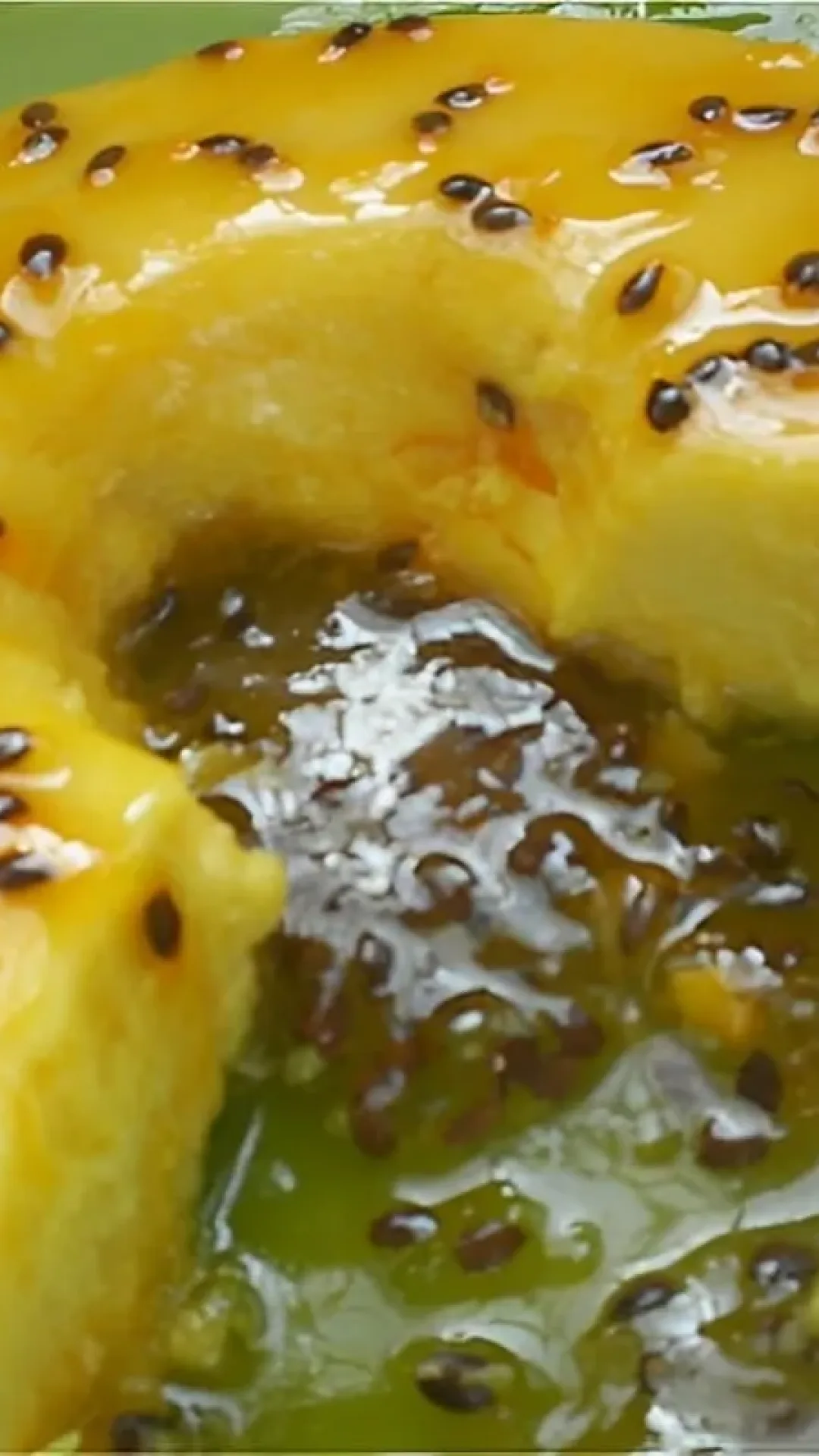 Pudim de maracujá tradicional com ovos e que vai ao forno uma sobremesa deliciosa