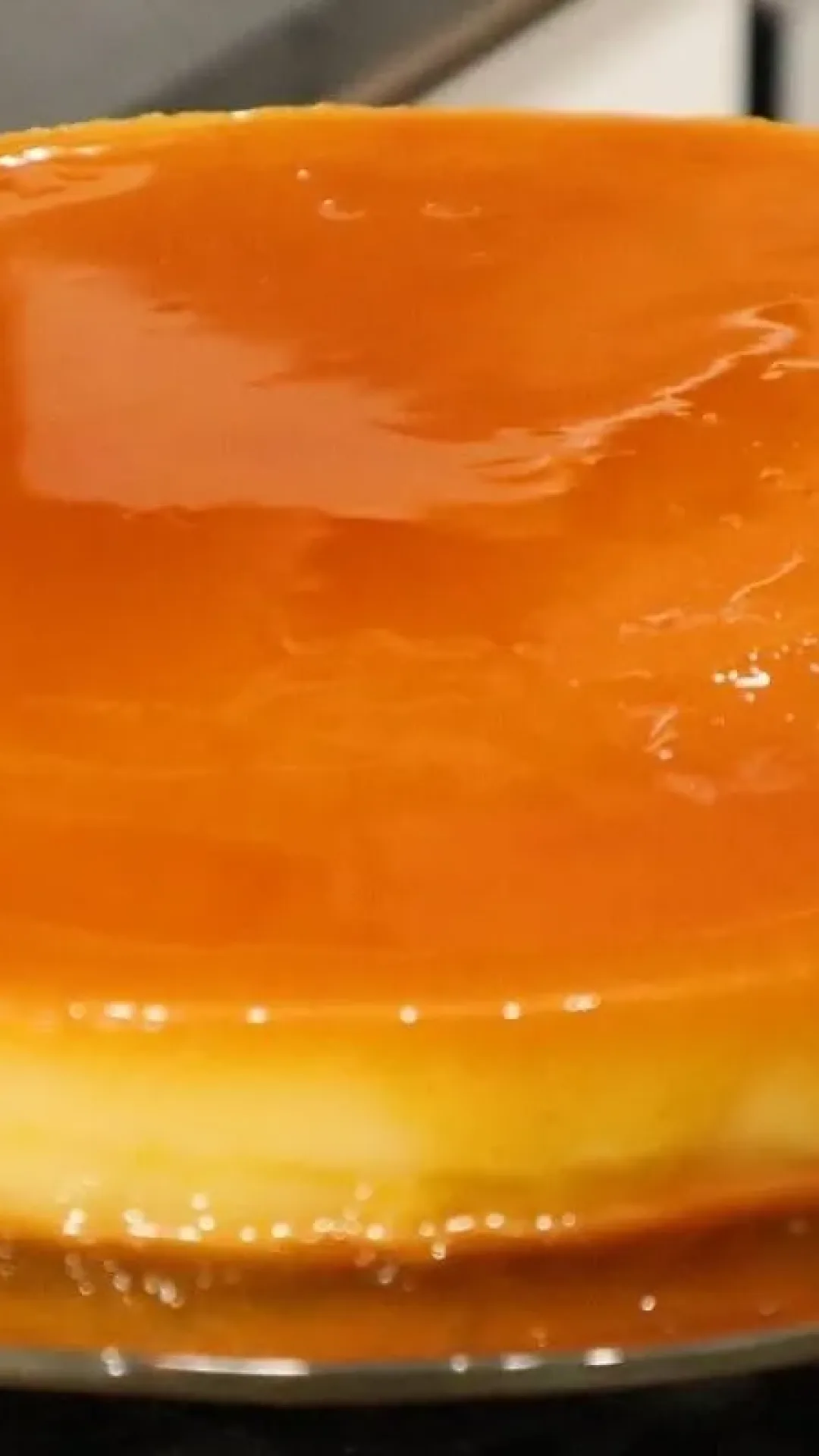 Pudim de padaria tamanho família que rende muito e tem aquela consistência firme que todo mundo ama