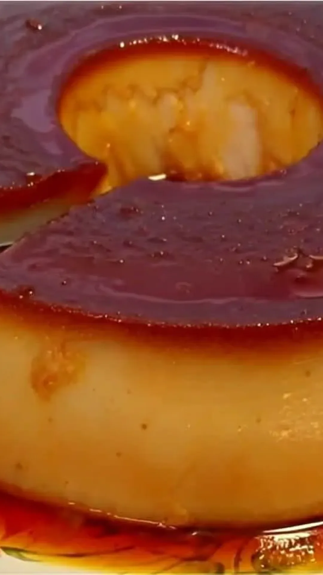 Pudim de pão delicioso para transformar os pães amanhecidos em uma bela sobremesa