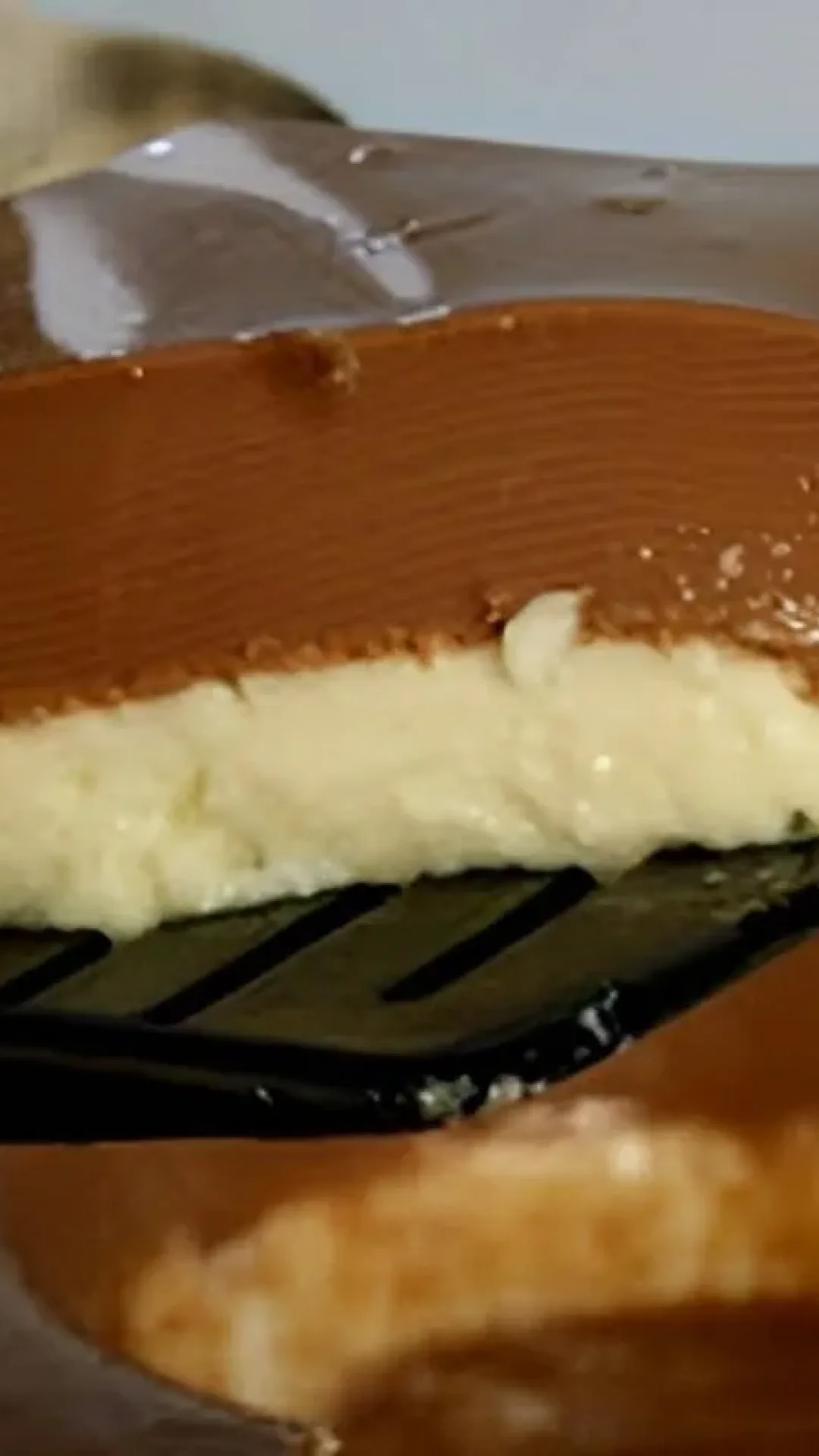 Pudim prestígio uma sobremesa de liquidificador rápida deliciosa e perfeita para qualquer ocasião