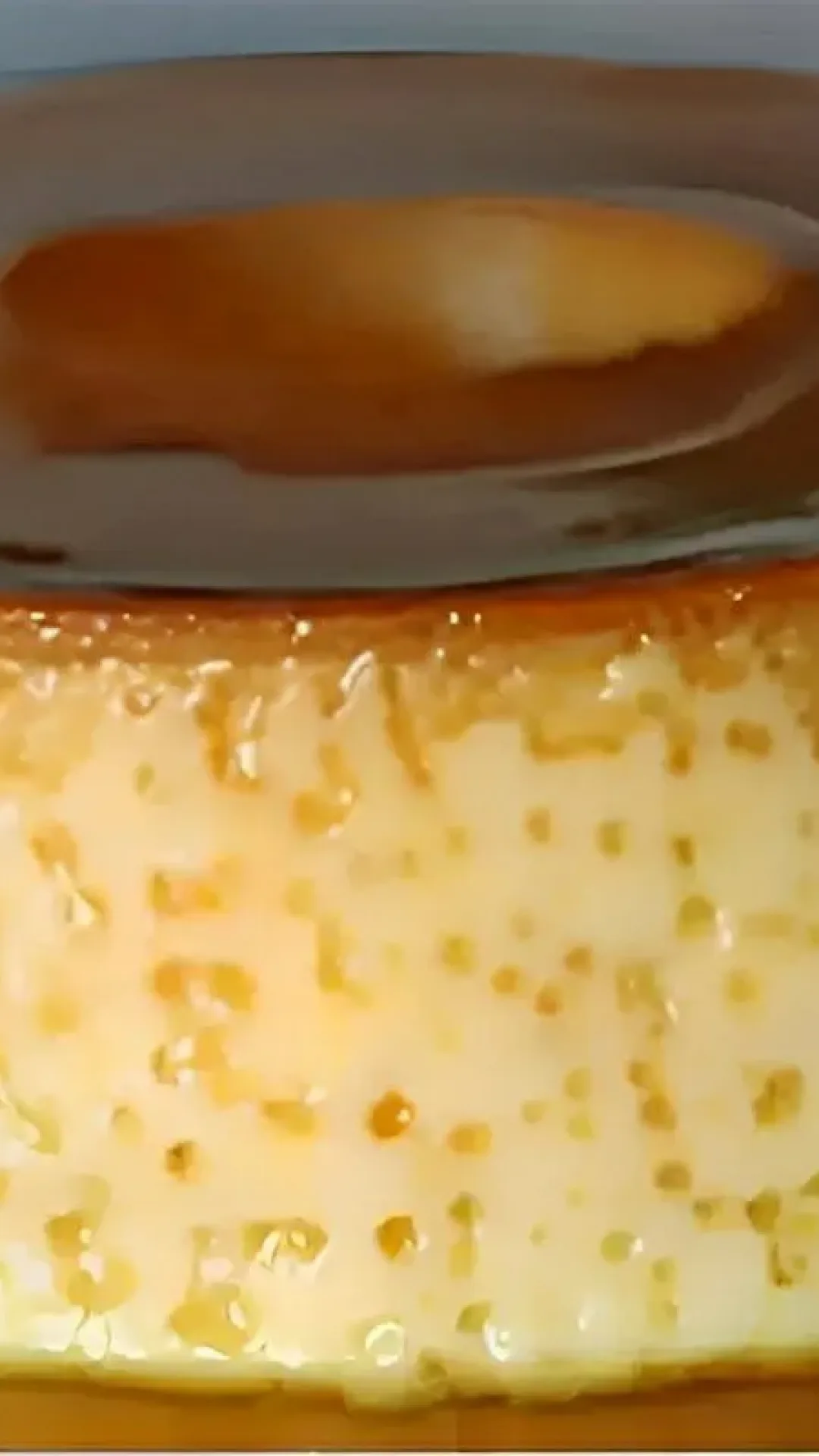 Pudim que não vai ao forno fácil e rápido é só bater os ingredientes no liquidificador e levar pra gelar