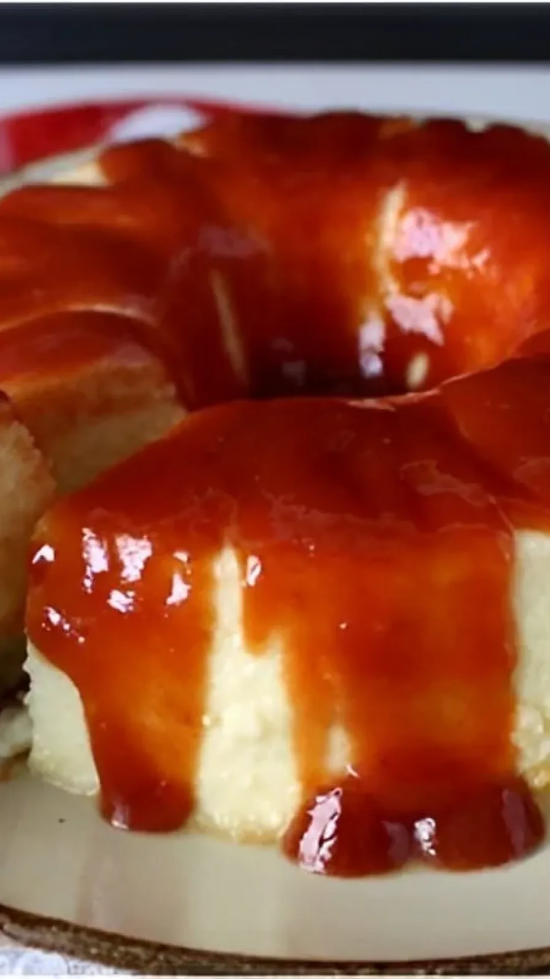 Pudim romeu e julieta um pudim de requeijão e parmesão com calda de goiabada