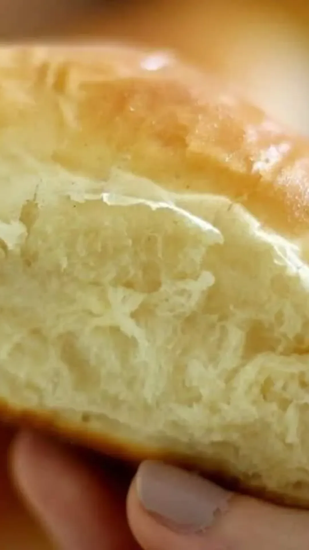 Quando seus convidados de natal chegarem sirva um café da manhã delicioso com esse pão sem ovo fácil de fazer