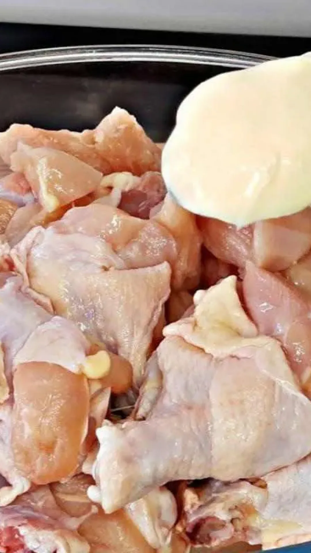 Que tal fazer um frango assado como esse no dia das mães fica uma delícia