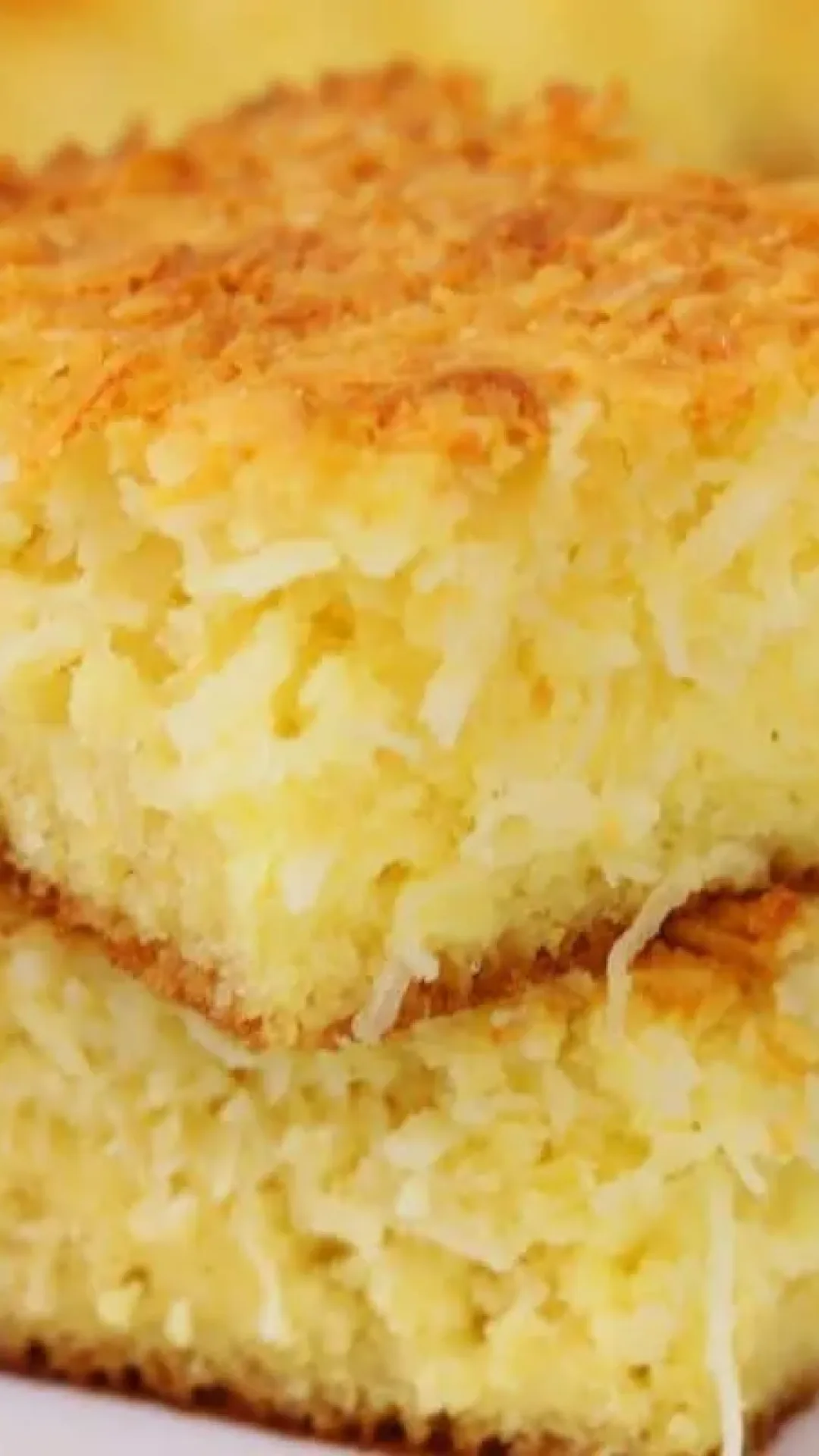 Queijadinha de assadeira úmida e saborosa, receita fácil que rende várias fatias