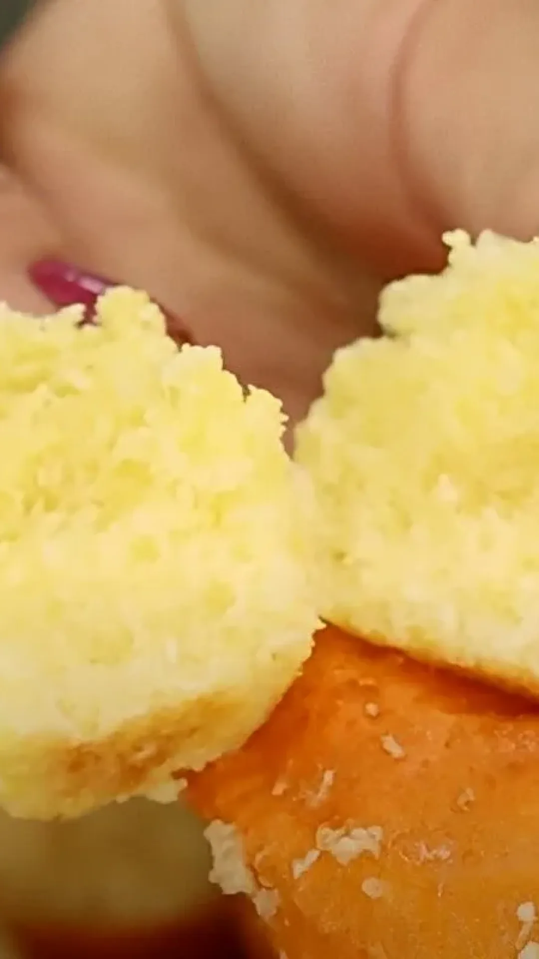 Queijadinha de padaria: a receita mais fácil de todas é só misturar tudo e levar no forno