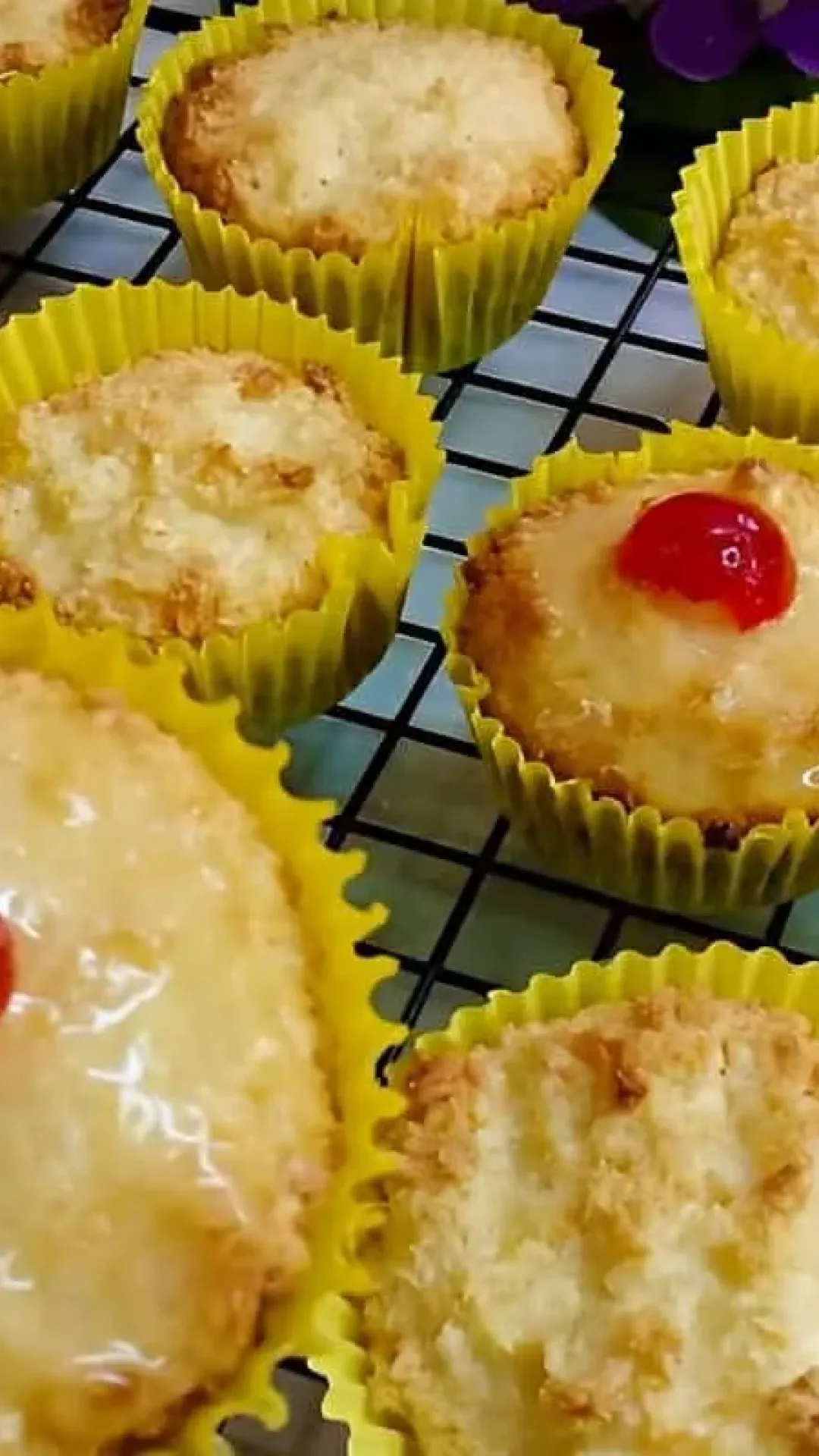 Queijadinha de padaria muito fácil é só misturar os ingredientes colocar nas forminhas e assar