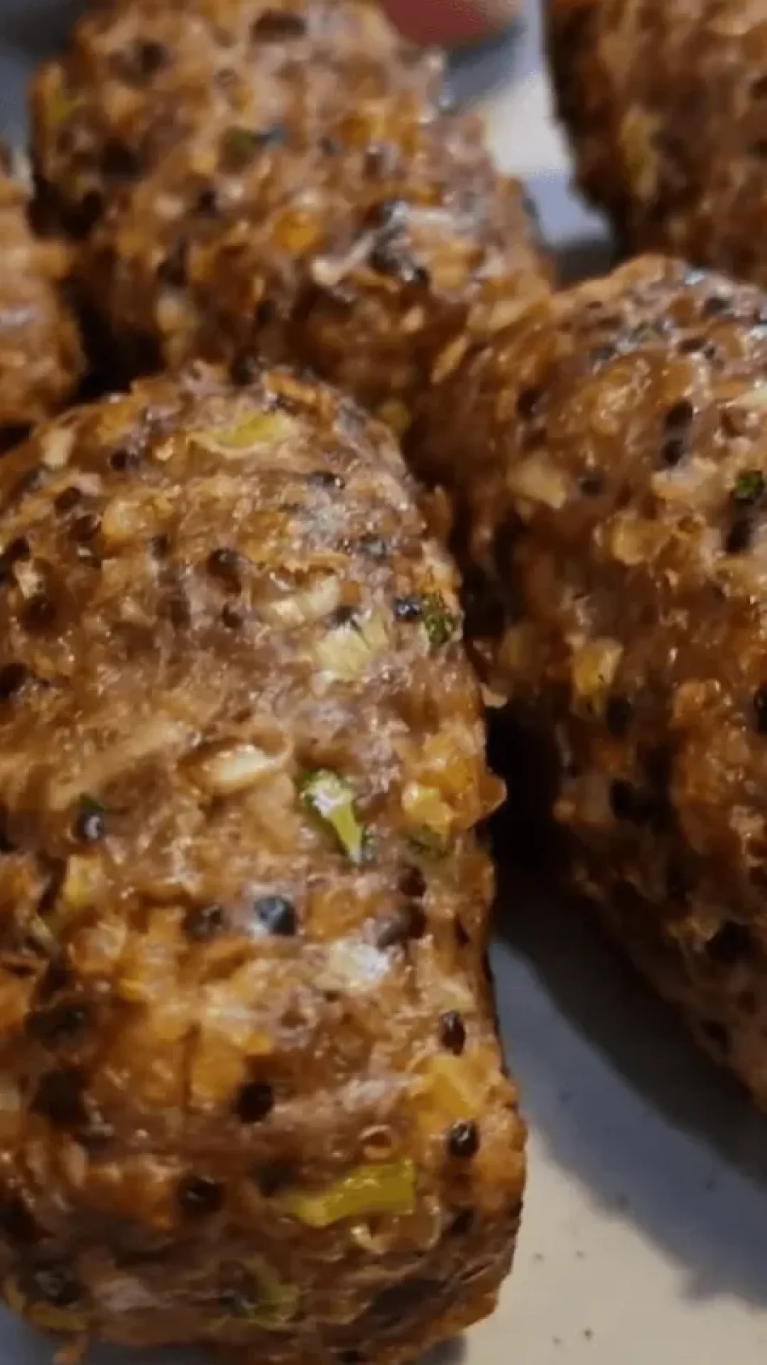 Quibe de quinoa na airfryer ou forno para um lanche saudável e prático nestas festas
