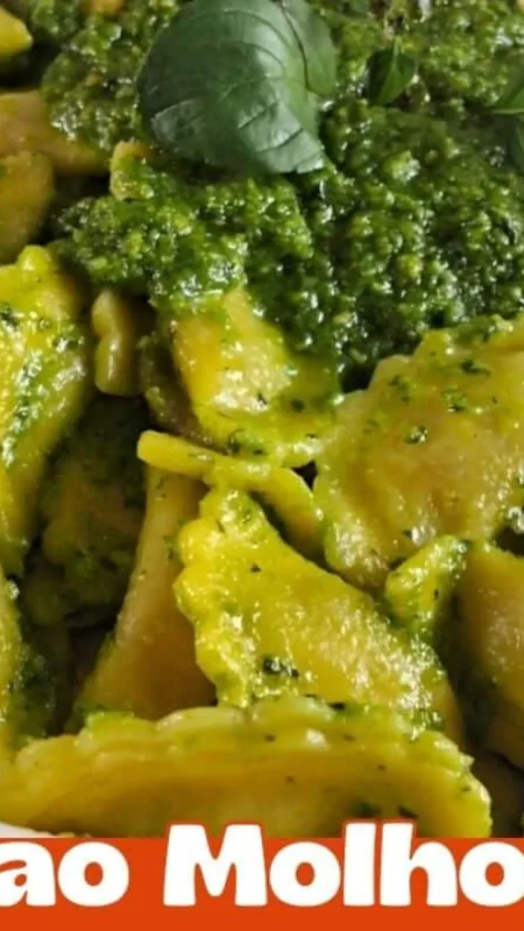 Ravioli ao molho pesto super fácil de fazer e com sabor incrível