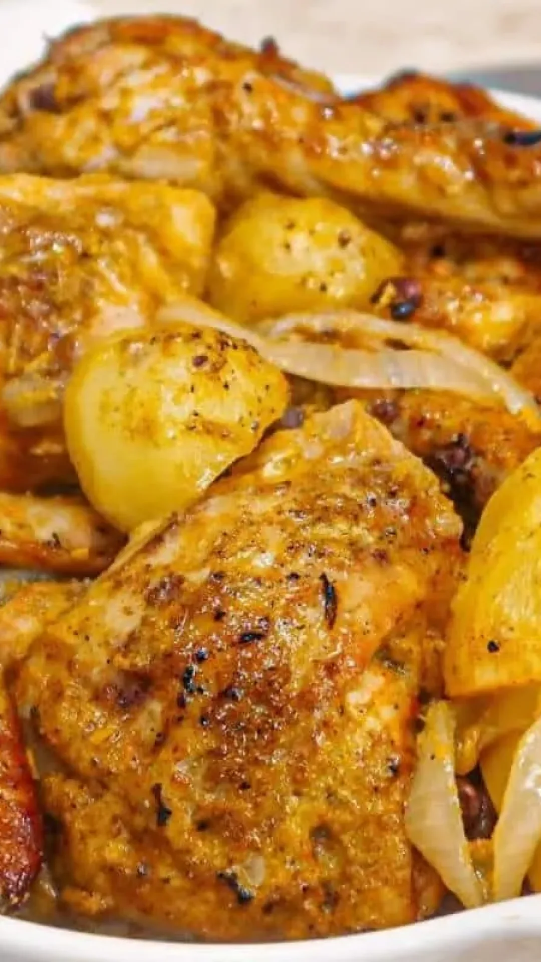 Receita da minha mãe para fazer frango assado com batatas para o almoço de domingo