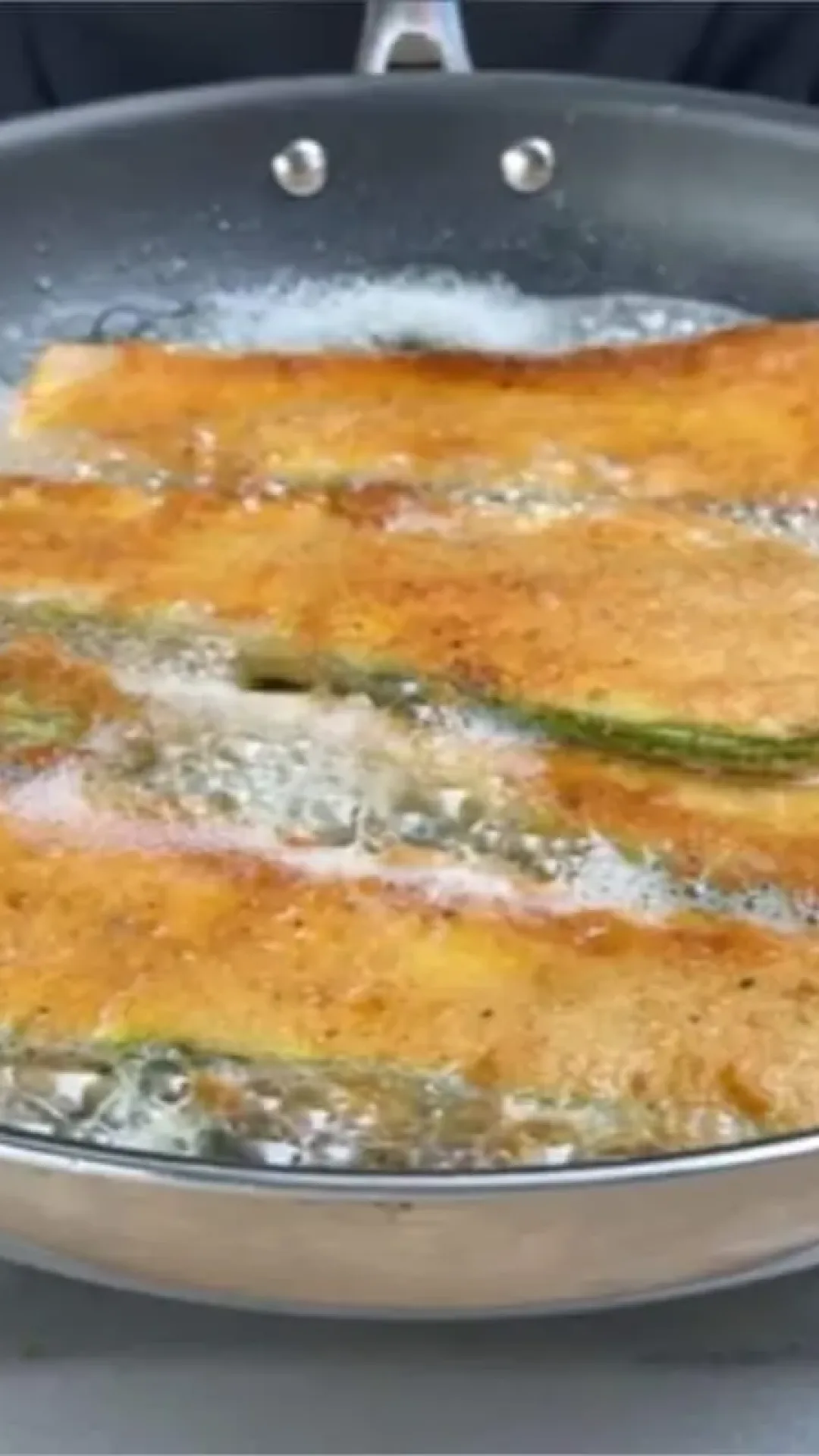 Receita de abobrinha empanada que fica sequinha e crocante sem encharcar de óleo