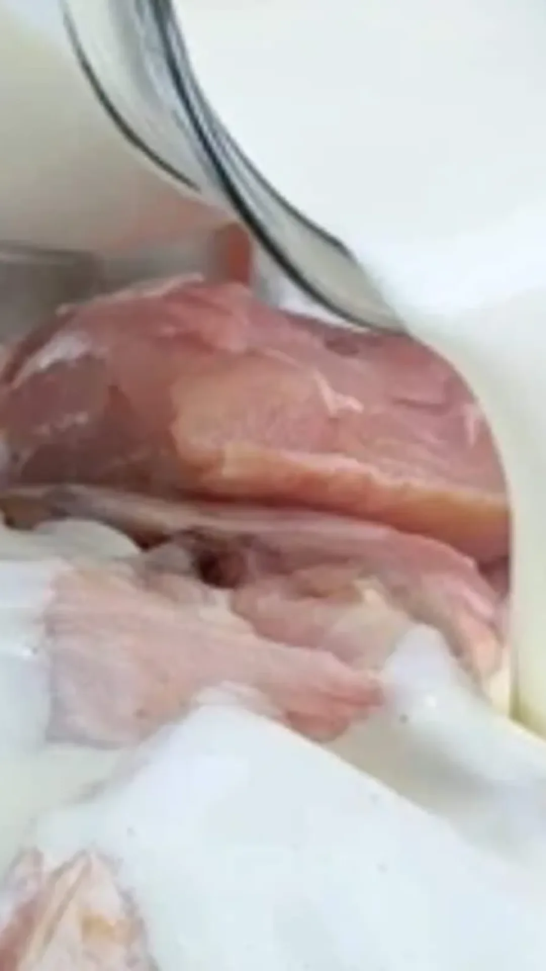 Receita de almoço de domingo: frango assado com creme de leite fica maravilhoso