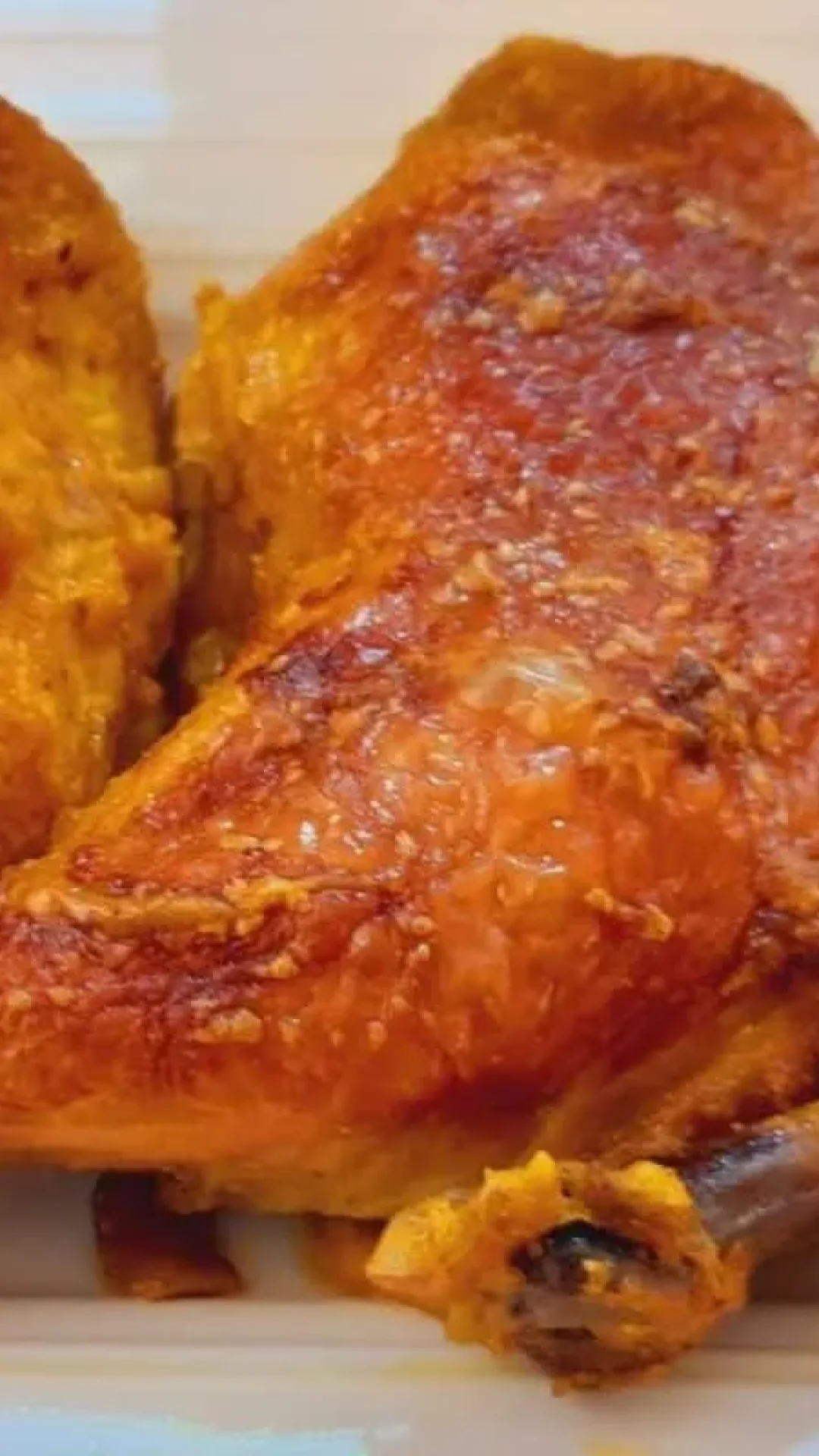 Receita de almoço de domingo: frango assado na maionese suculento e com casquinha crocante