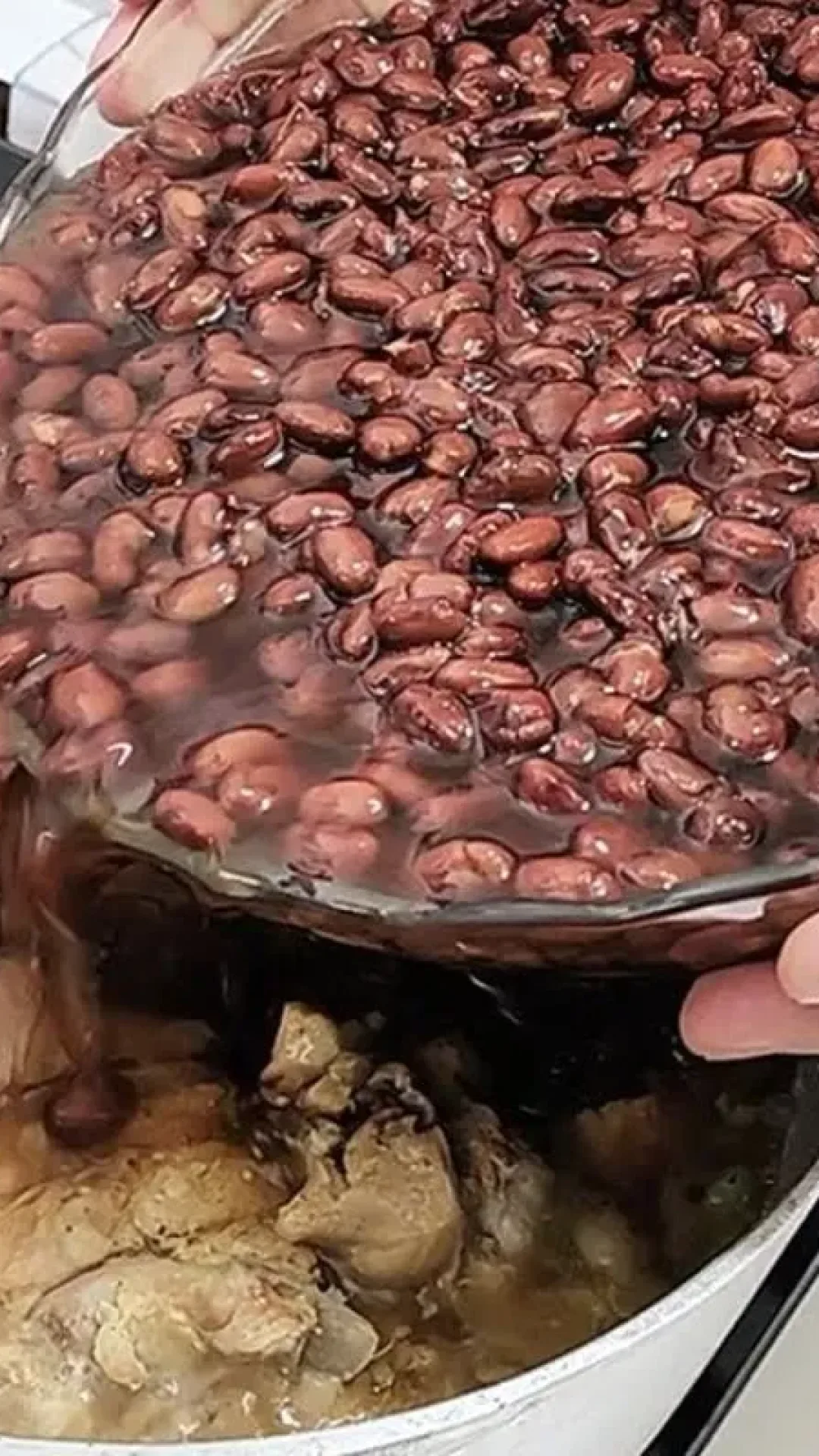 Receita de feijão com costelinha de porco que fica maravilhoso para o almoço de domingo