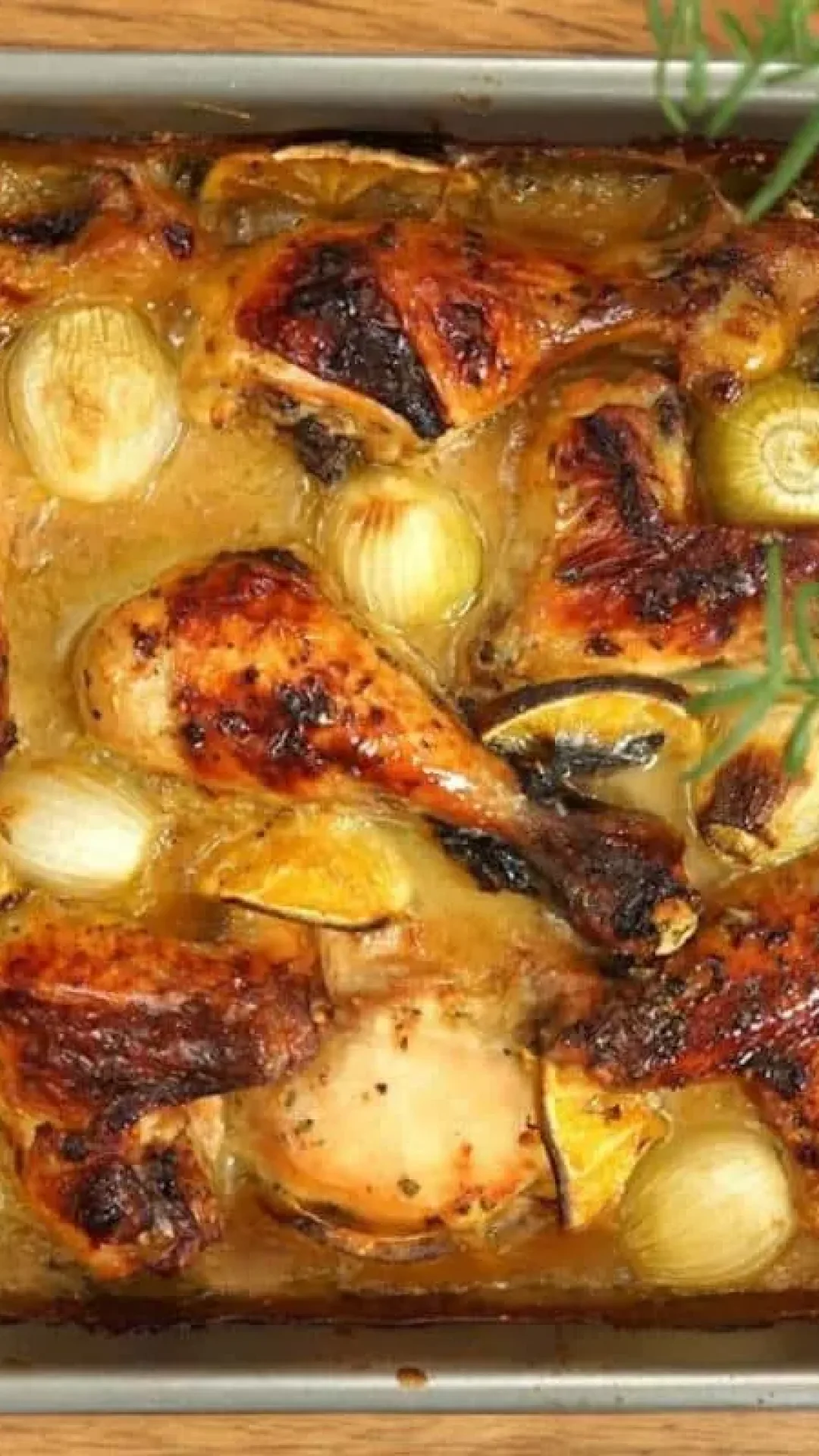 Receita de frango assado com laranja para servir no seu almoço de domingo