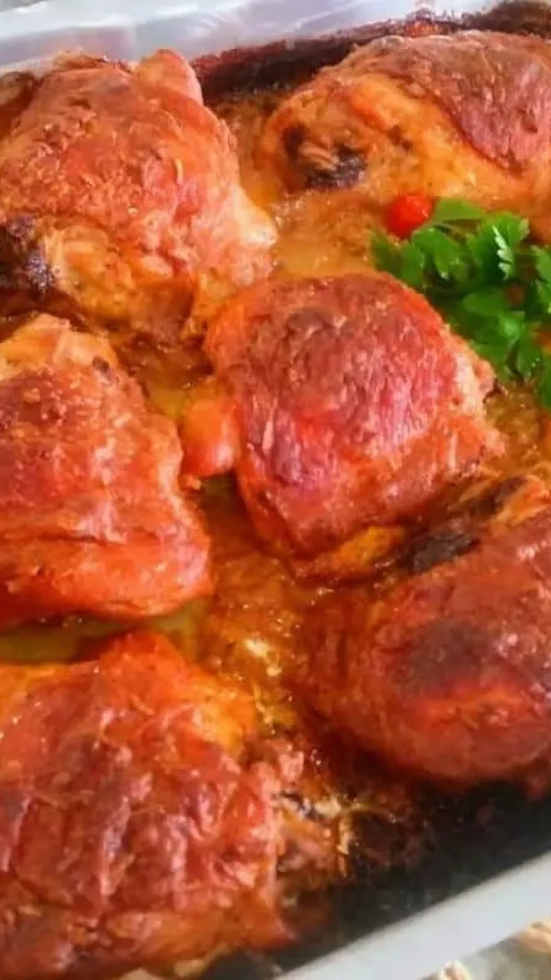 Receita de frango assado de domingo que não seca e fica suculento