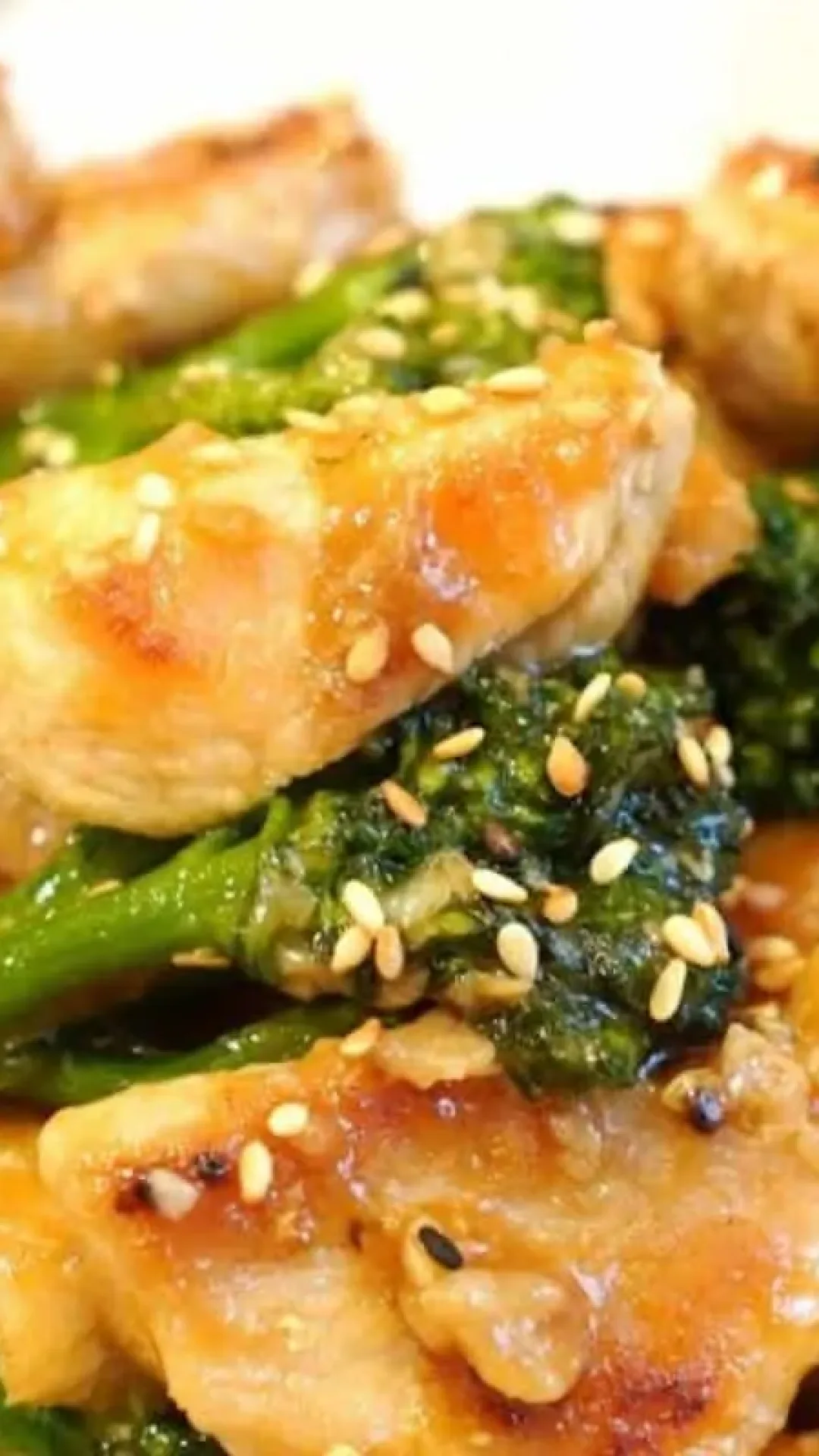Receita de frango oriental com brócolis que é uma delícia em qualquer dia da semana