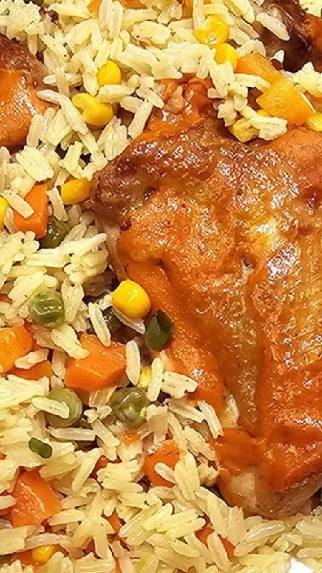 Receita de galinhada caseira com frango assado que fica uma maravilha