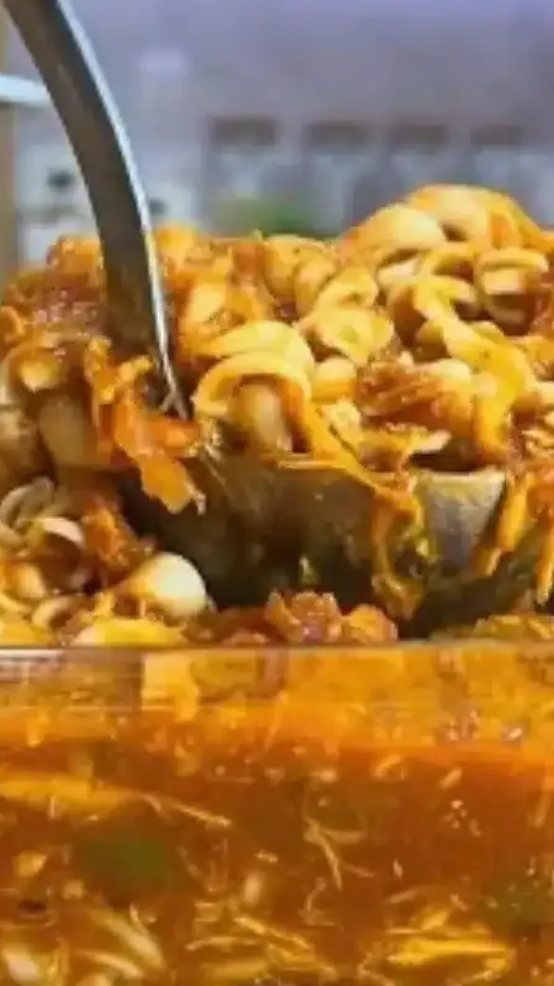 Receita de macarronada com frango e bacon: o prato clásssico para o almoço de domingo