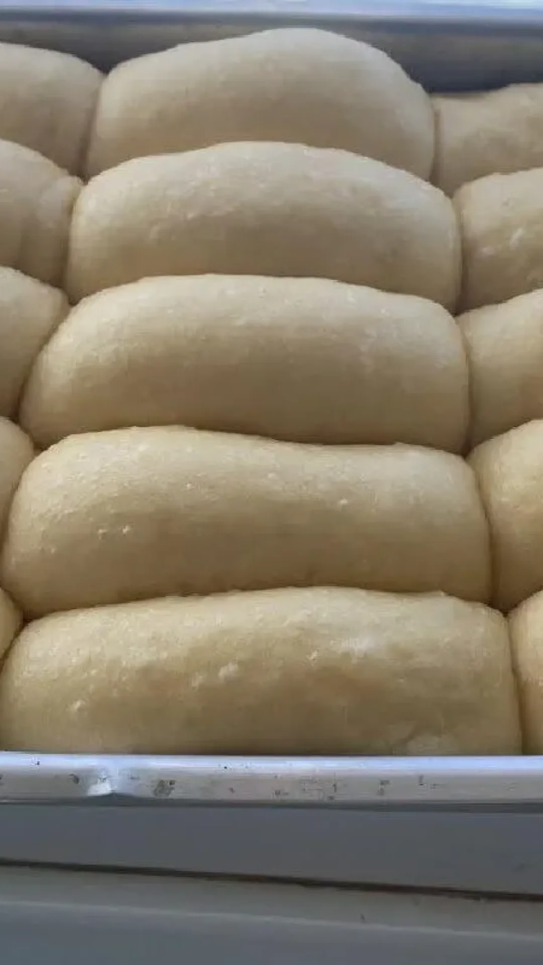 Receita de pão caseiro que rende um monte e fica uma maravilha para comer quentinho