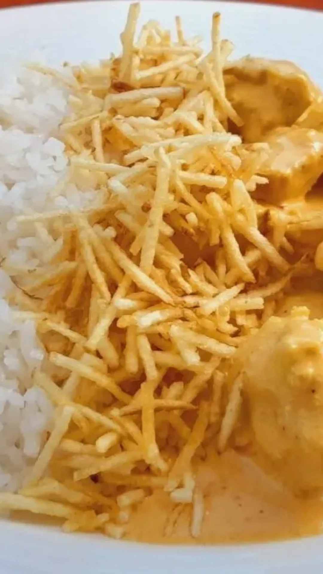 Receita de strogonoff de frango de restaurante: cremoso e temperado tudo no ponto certo