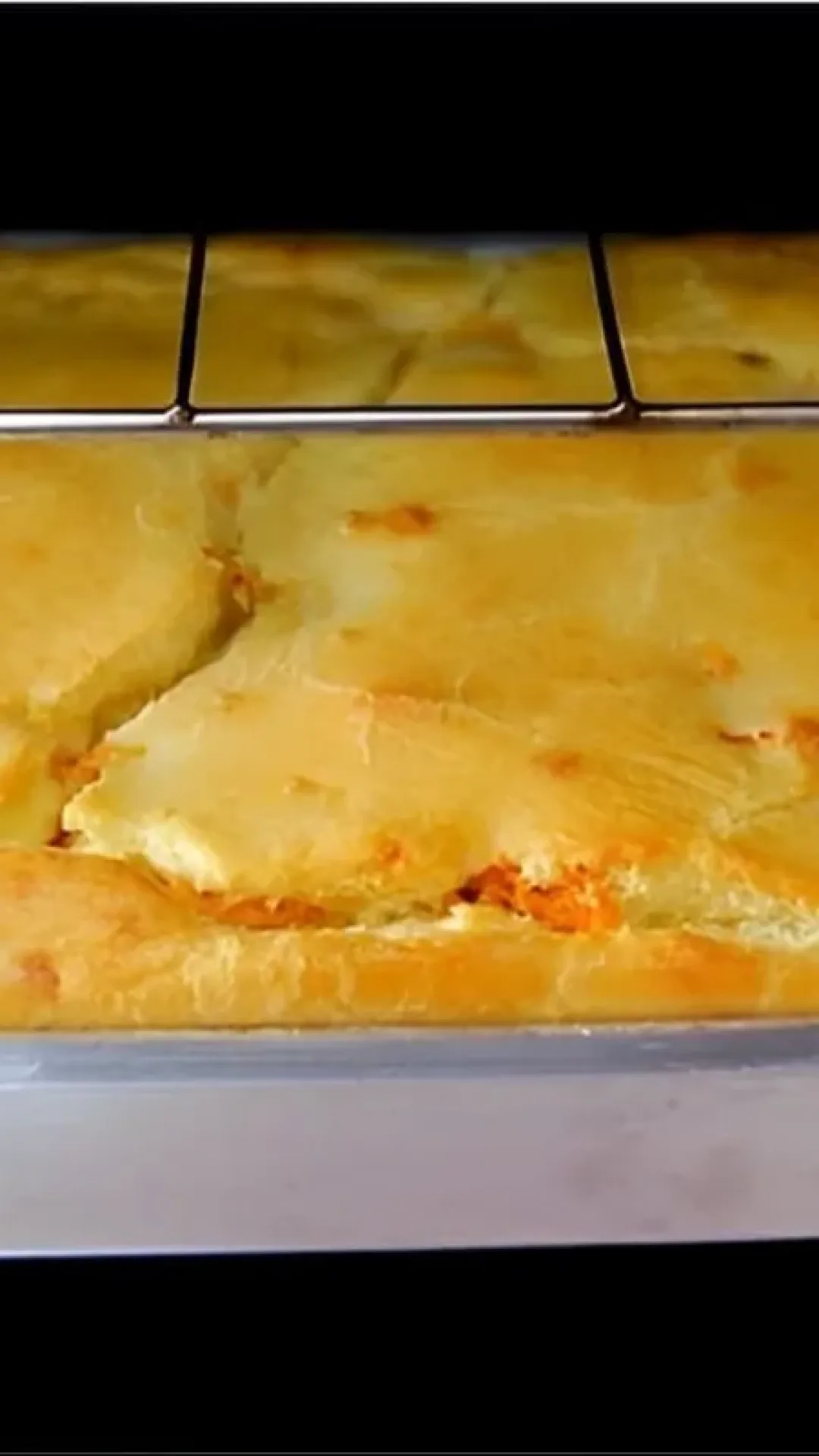 Receita de torta de frango cremosa saindo do forno direto para sua mesa