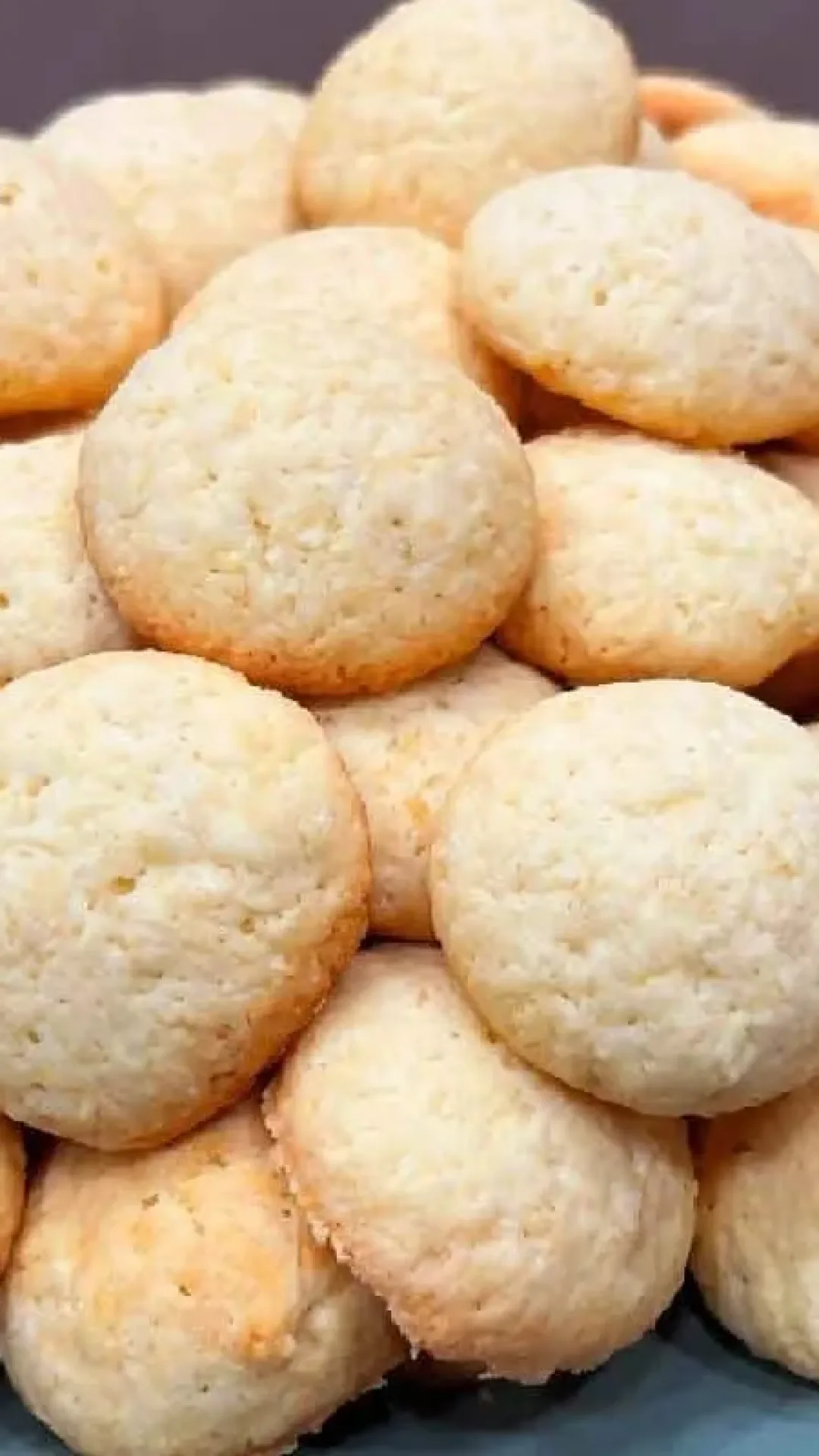 Receita fácil de bolachinha de coco que rende um monte de bolachinhas para comer a semana toda