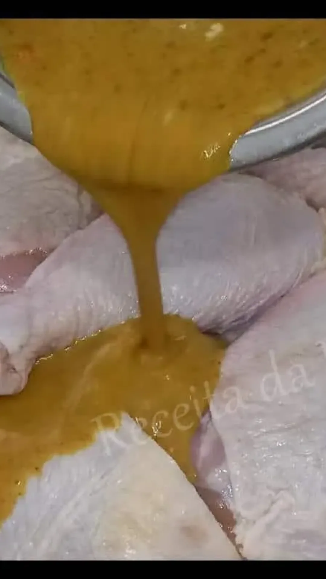 Receita simples e maravilhosa para preparar e temperar um frango que fica delicioso