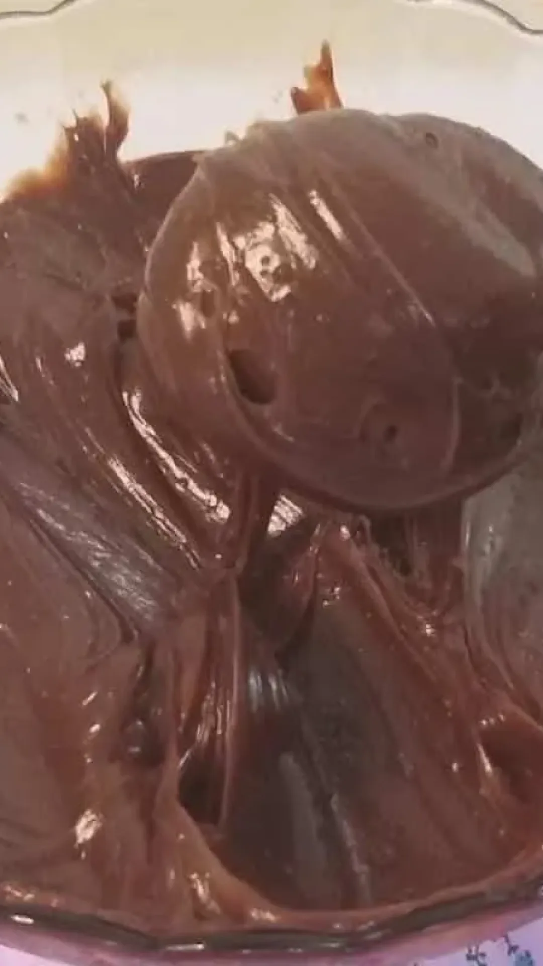 Recheio cremoso de chocolate para bolos muito simples de fazer e fica maravilhoso