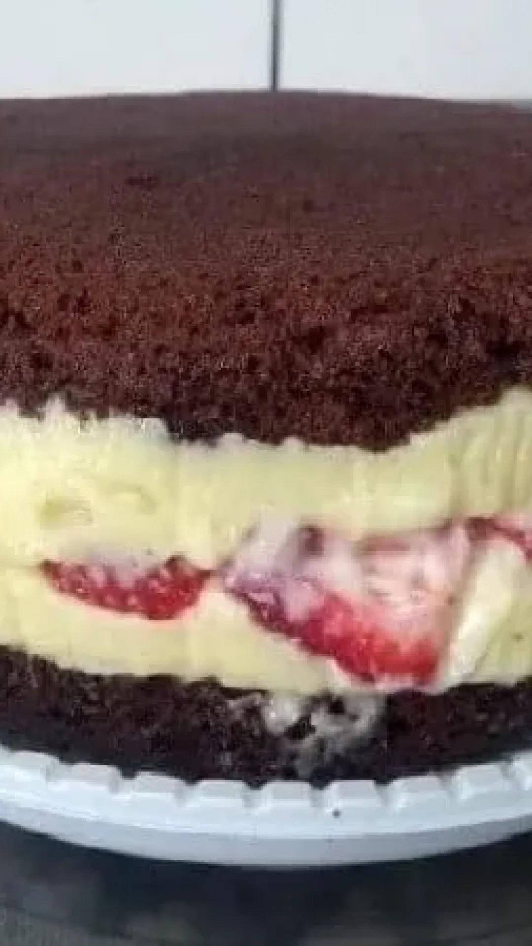 Recheio de Chocolate Branco com Morangos