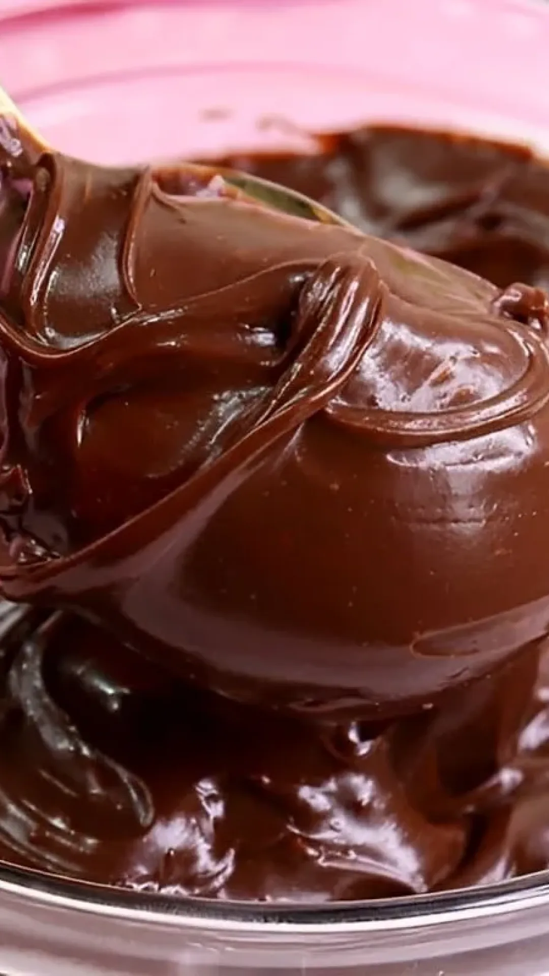 Recheio de chocolate trufado e super cremoso para qualquer tipo de bolo