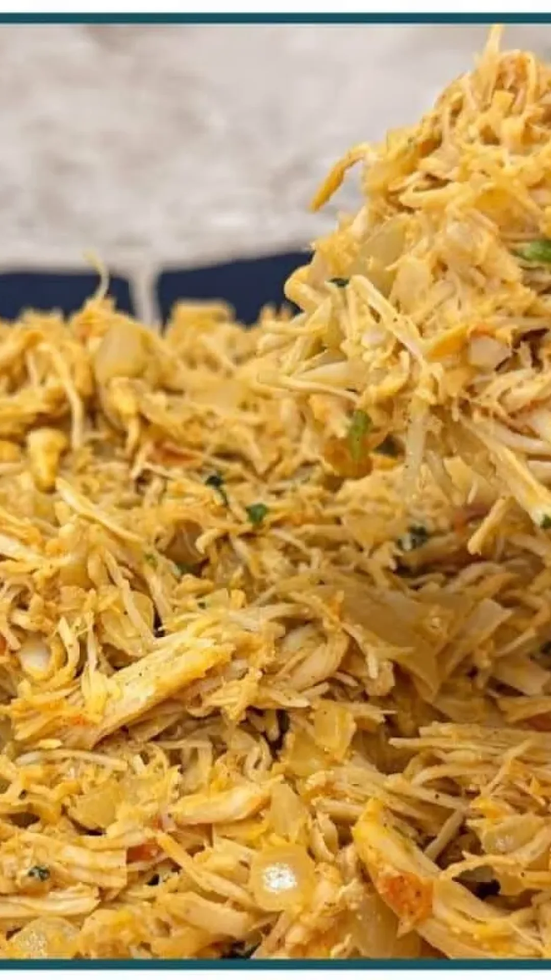 Recheio de frango cremoso e bem temperado, ideal para o preparo de salgados fritos, assados ou tortas caseiras