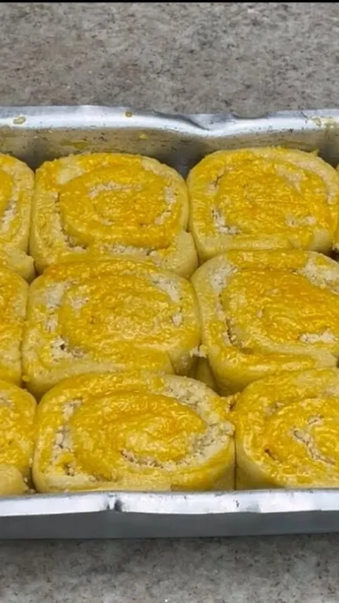 Rosca de fubá caseira, muito fofinha e cheirosa, que todo mundo vai te pedir a receita