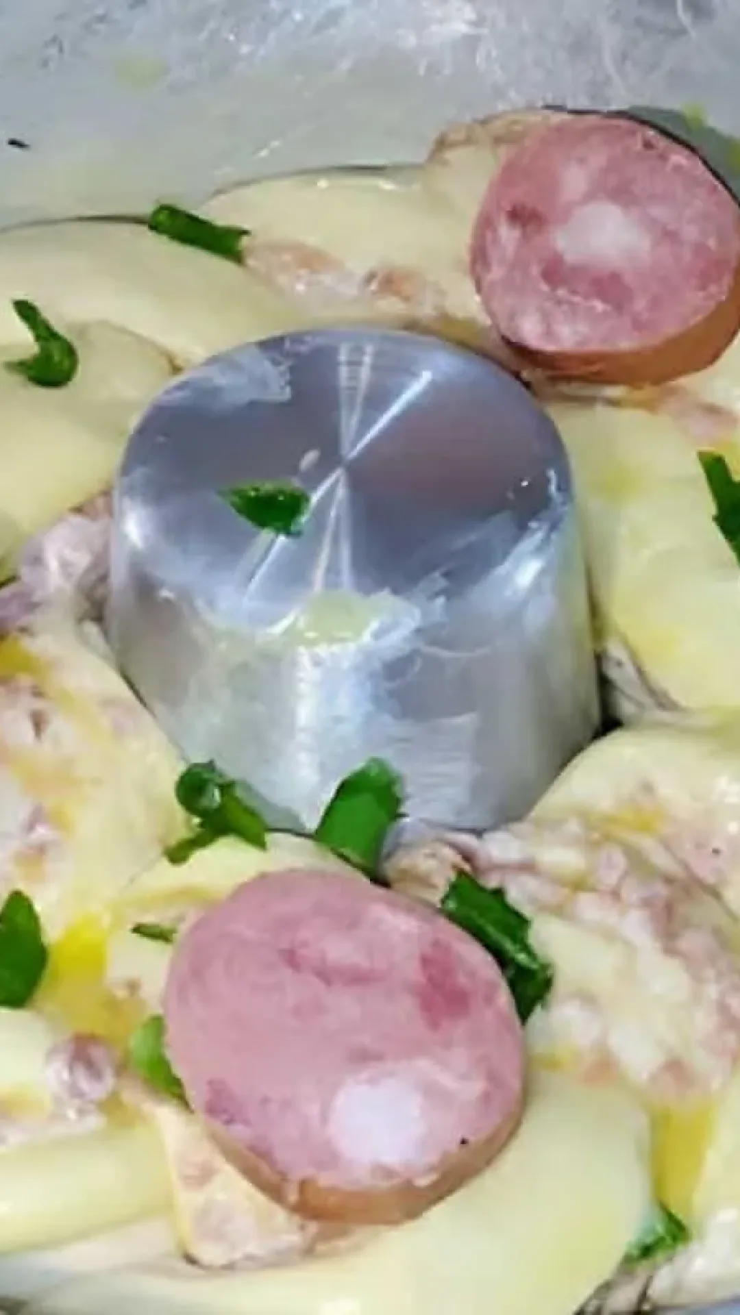 Rosca salgada recheada ou pão recheado delicioso e perfeito para o lanche