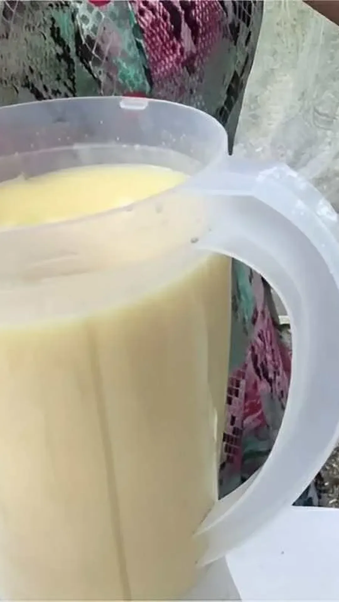 Sabão com óleo usado feito no liquidificador faz bastante espuma e limpa de verdade