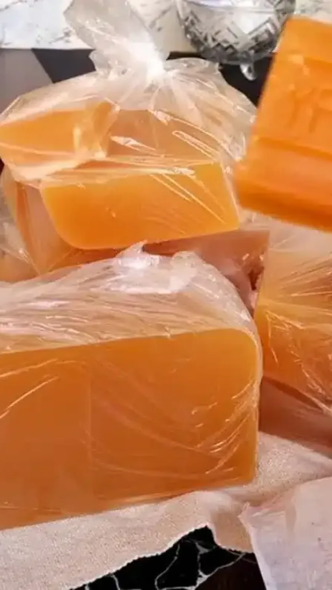 Sabão de álcool caseiro: uma receita glicerinada maravilhosa que limpa profundamente