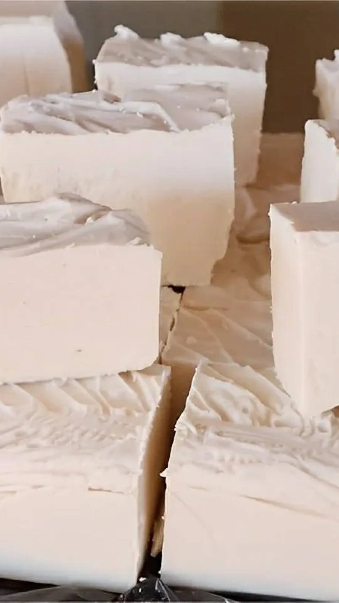 Sabão de soda verdadeiro esse limpa até pensamento