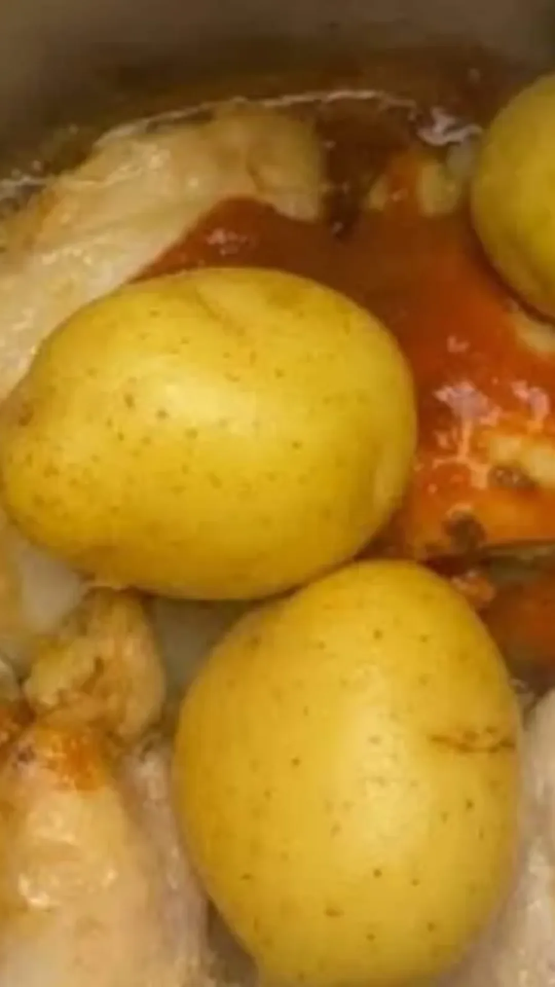 Sabia que dá para frango assado na panela de pressão? Veja como fica delicioso