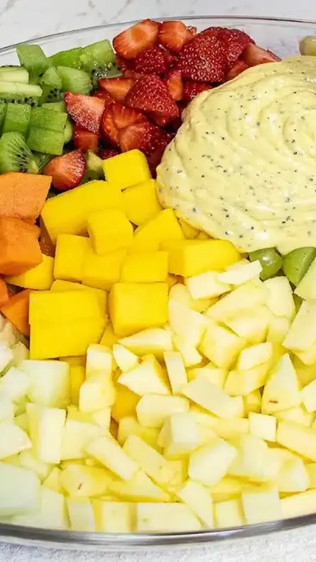 Salada de frutas com maracujá que está fazendo o maior sucesso na internet