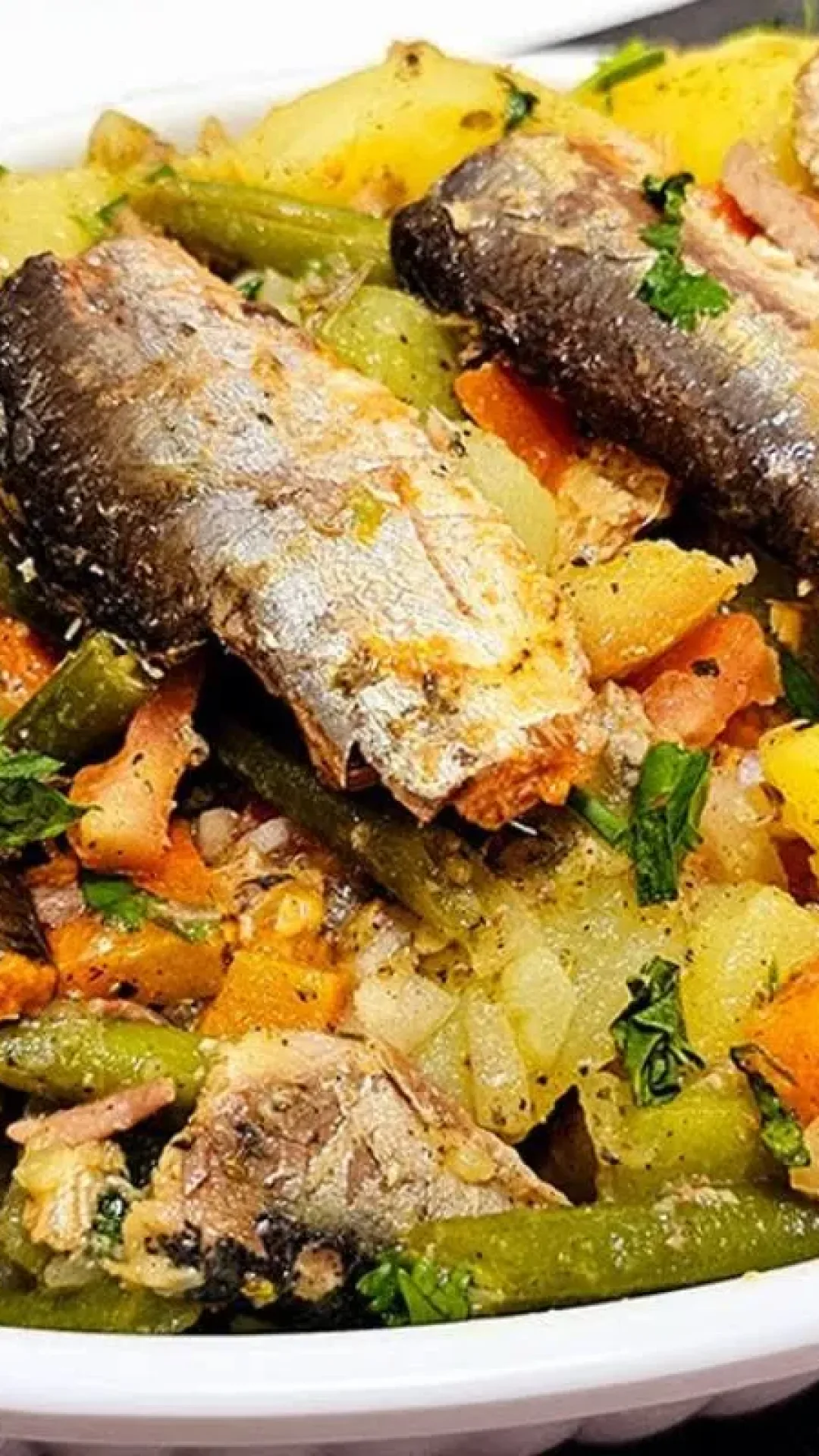 Salada de sardinha diferente e cheia de sabor para seu almoço de domingo