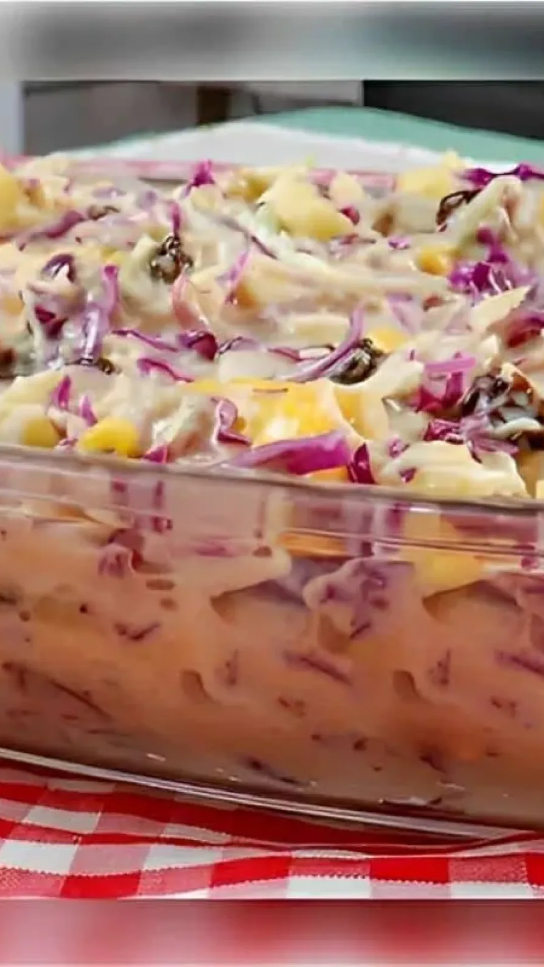 Salada tropical com repolho agridoce bem cremosa e refrescante para o natal