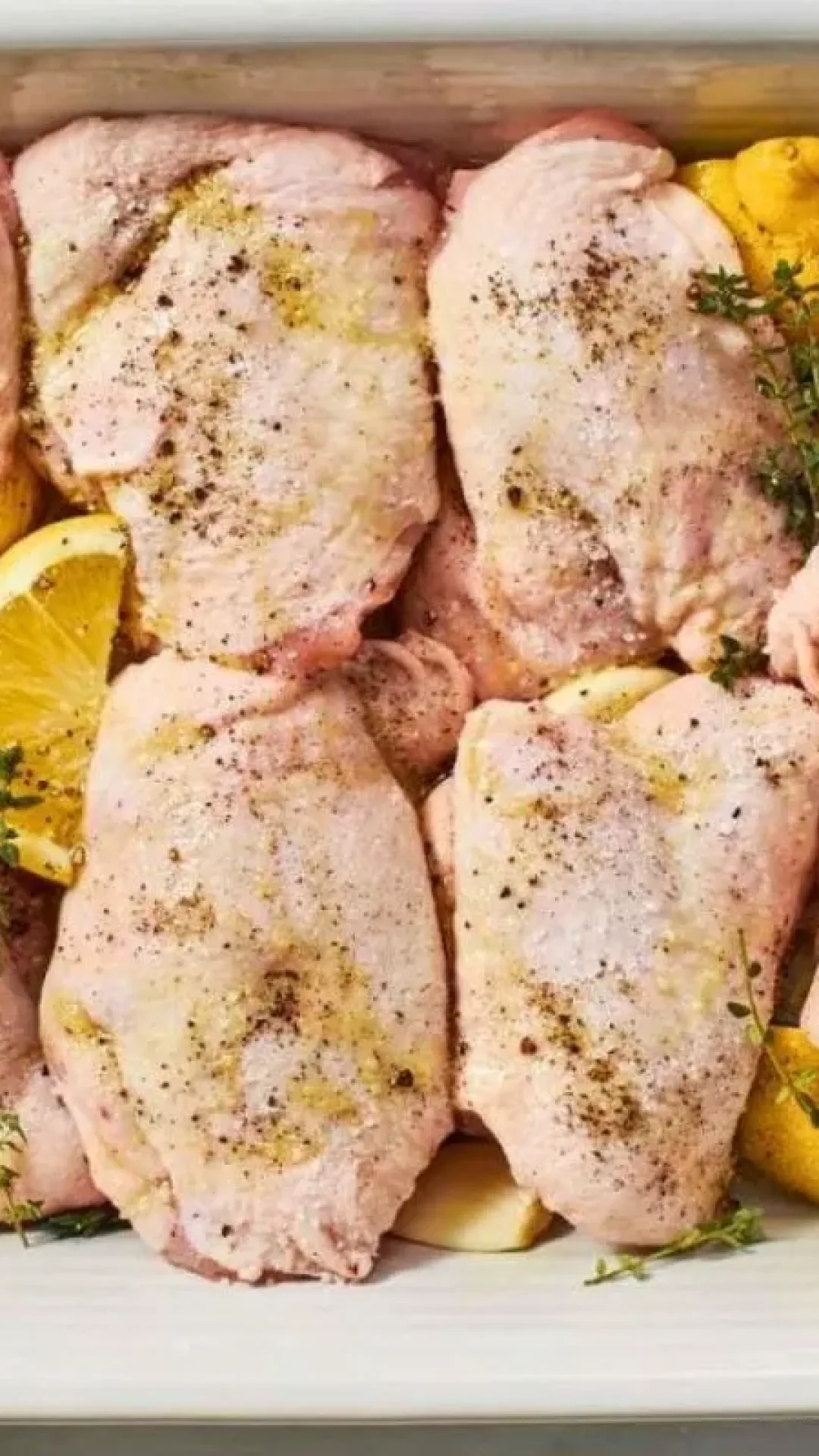 Sobrecoxa de frango ao molho: um prato suculento para uma refeição rápida e fácil