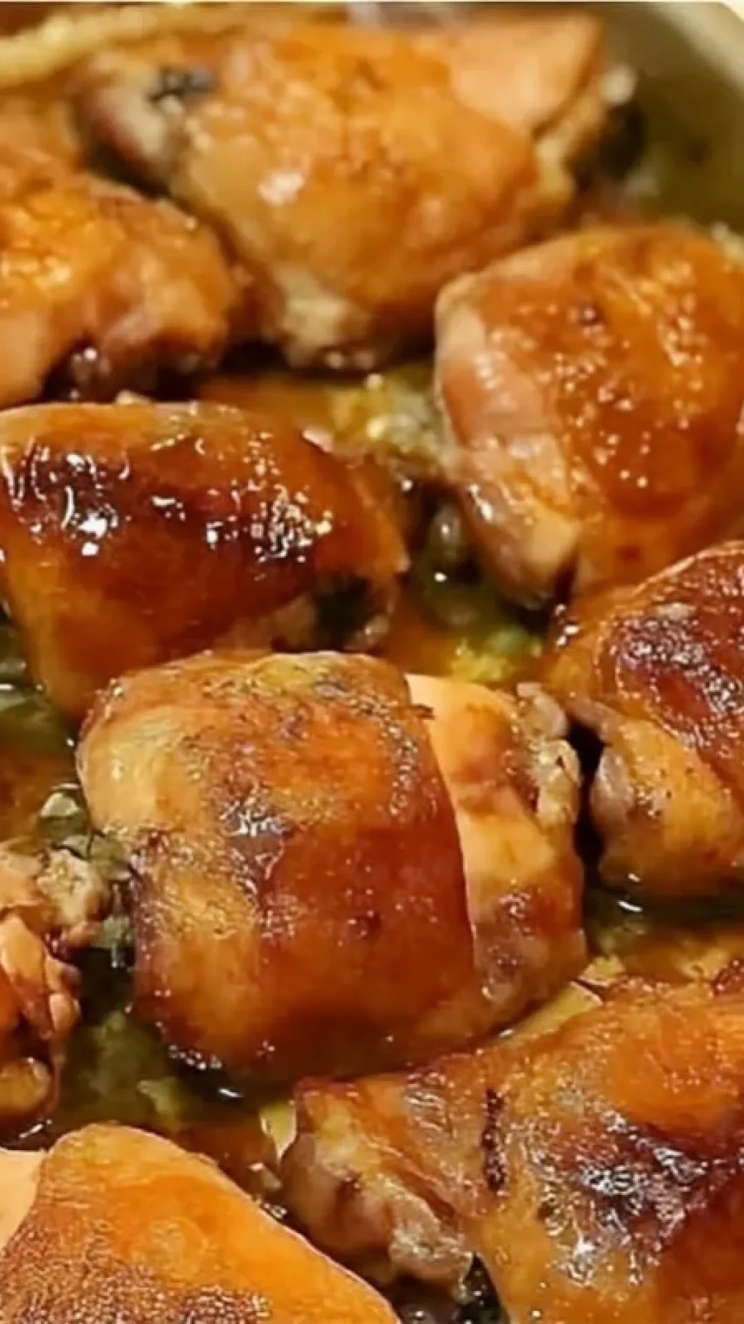 Sobrecoxa de frango assada com tempero caipira que aprendi com a vovó