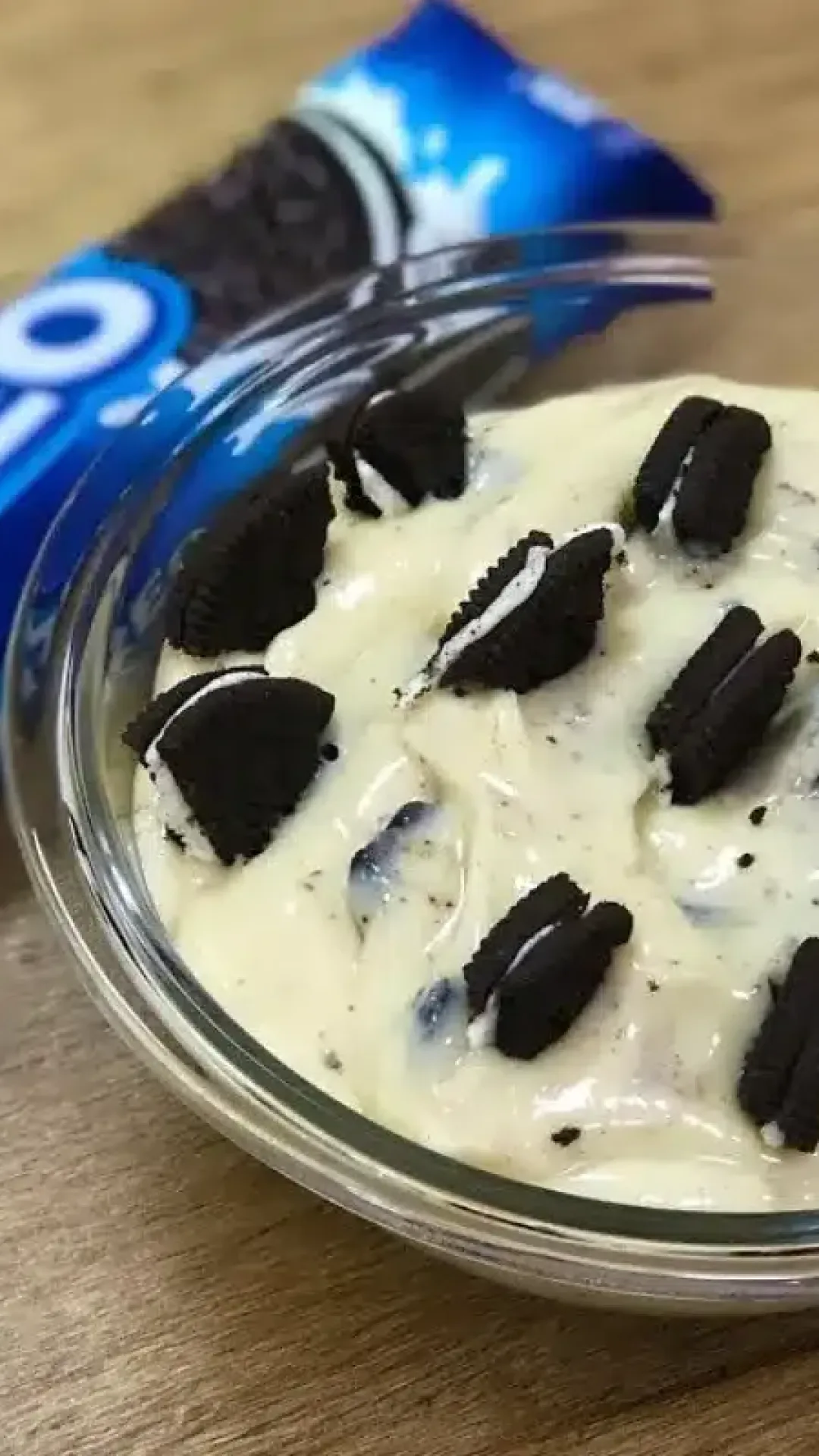Sobremesa com Oreo combinando a crocância do biscoito com uma mousse de limão fácil e cremosa