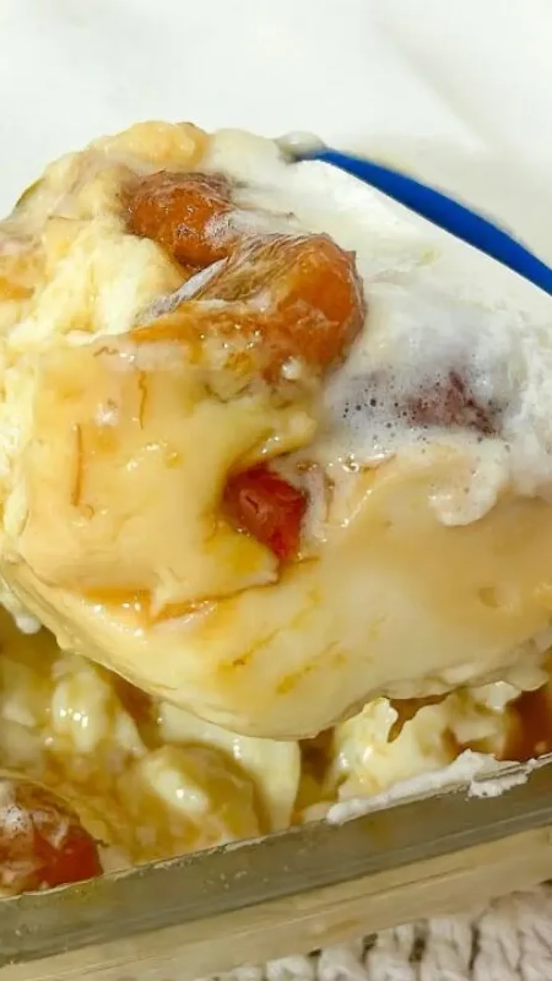 Sobremesa cremosa de banana com espuma de leite ninho, que é econômica, fácil e deliciosa