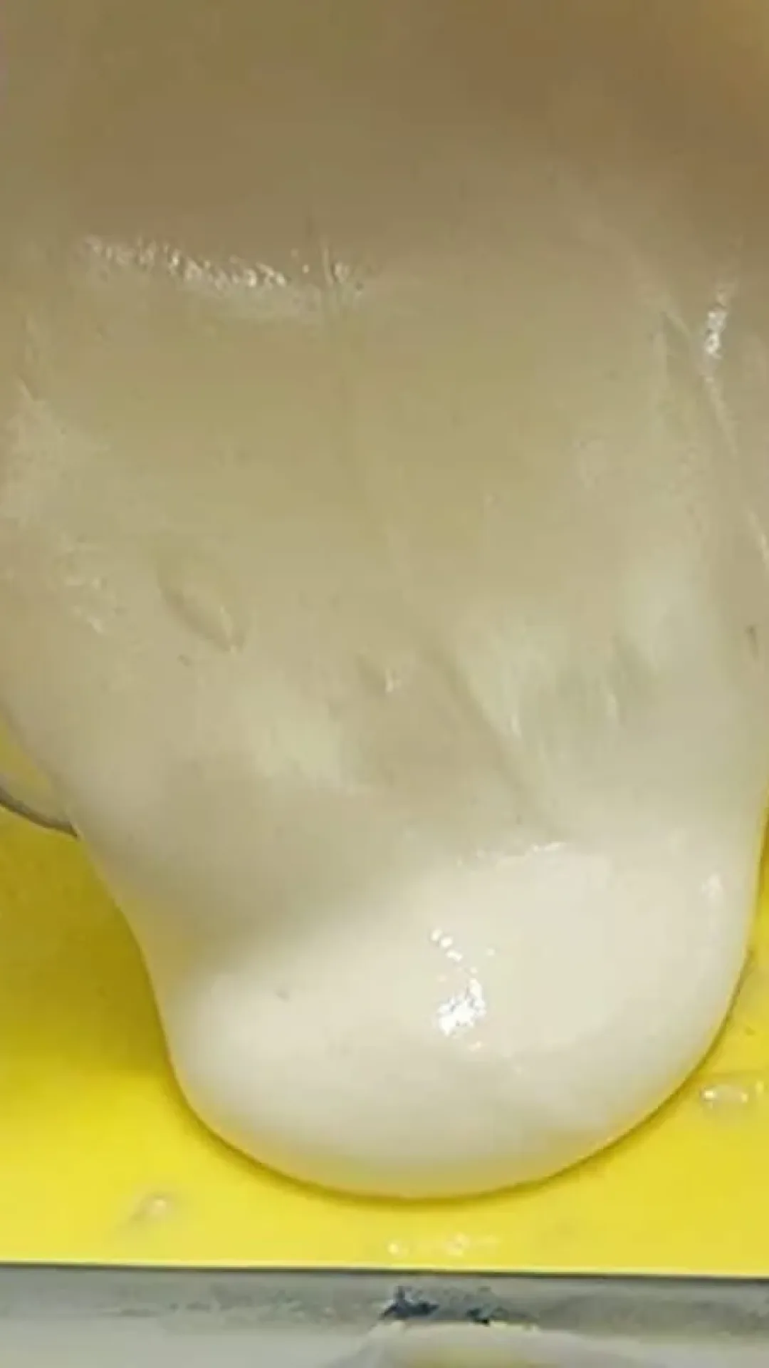 Sobremesa de abacaxi que é refrescante, derrete na boca e fica pronta bem rápido, ideal para qualquer ocasião