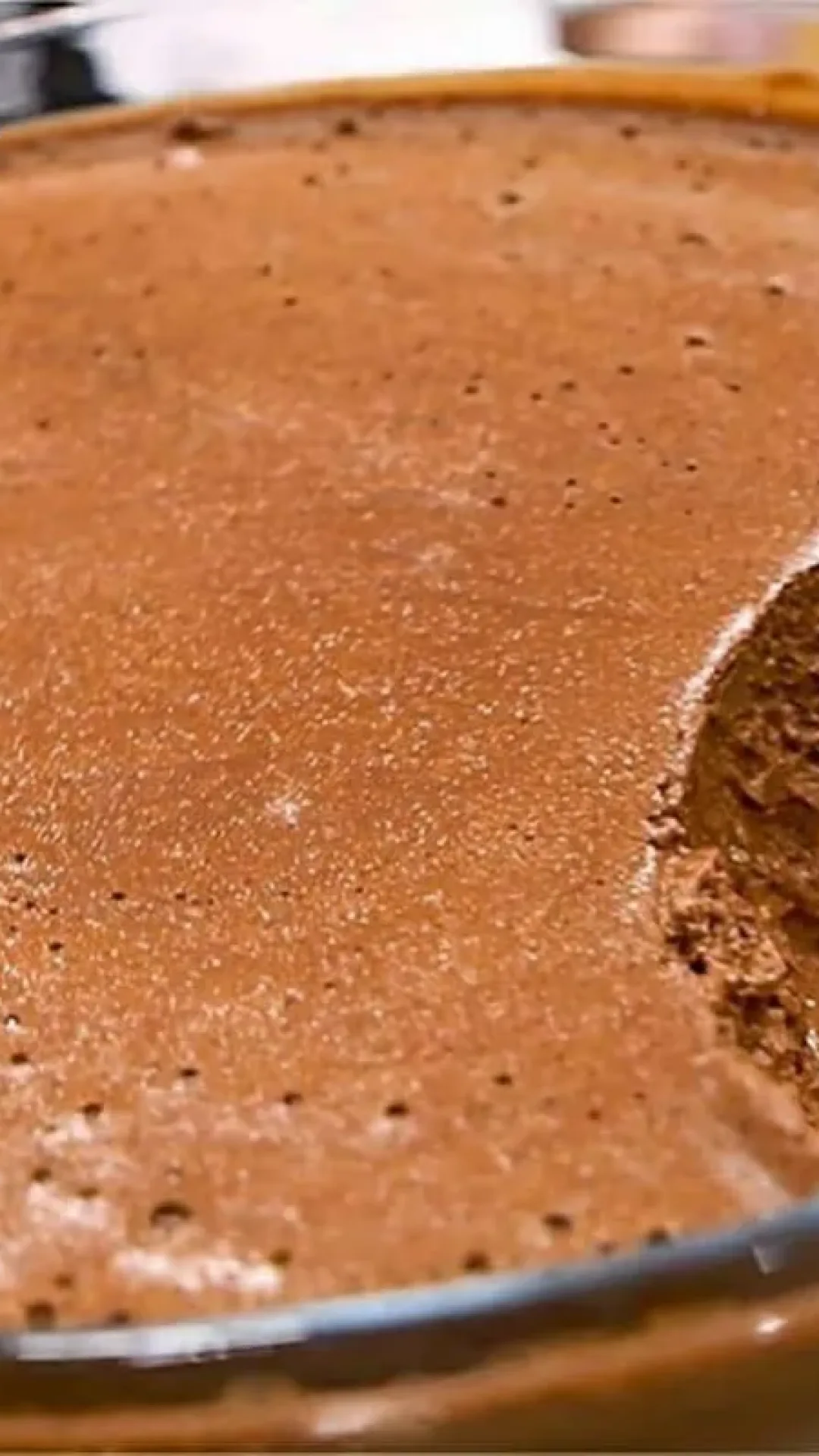 Sobremesa de chocolate que derrete na boca feita com apenas 4 ingredientes